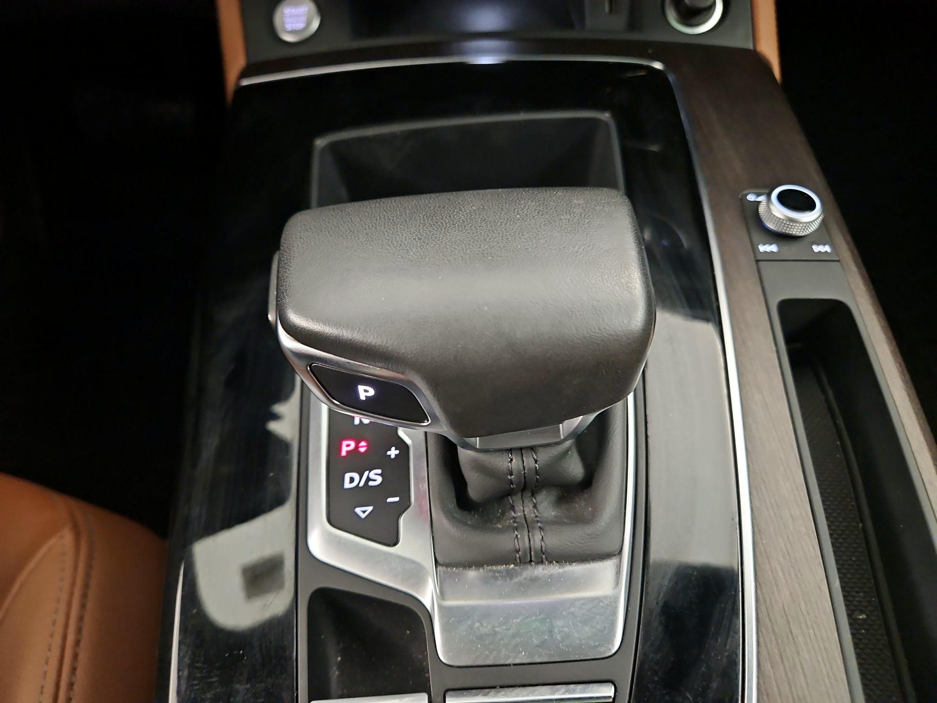 Thumbnail: 2023 Audi Q5 - 15