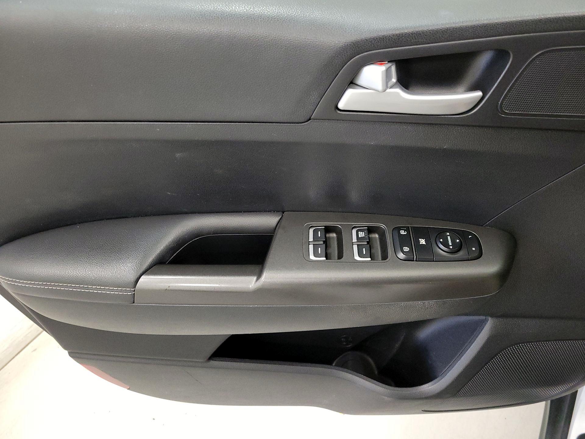 Thumbnail: 2021 Kia Sportage - 12
