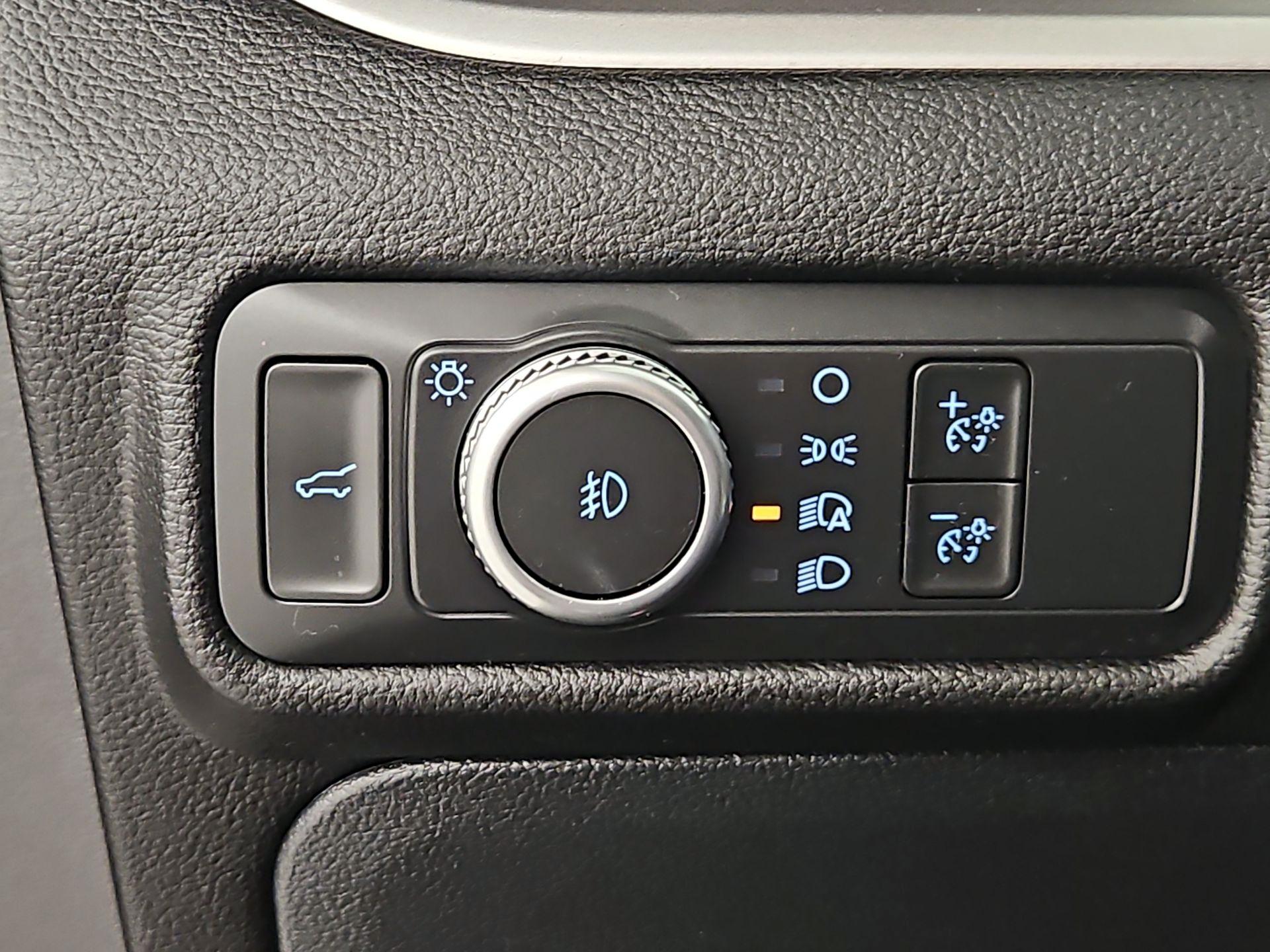 Thumbnail: 2022 Ford Explorer - 13