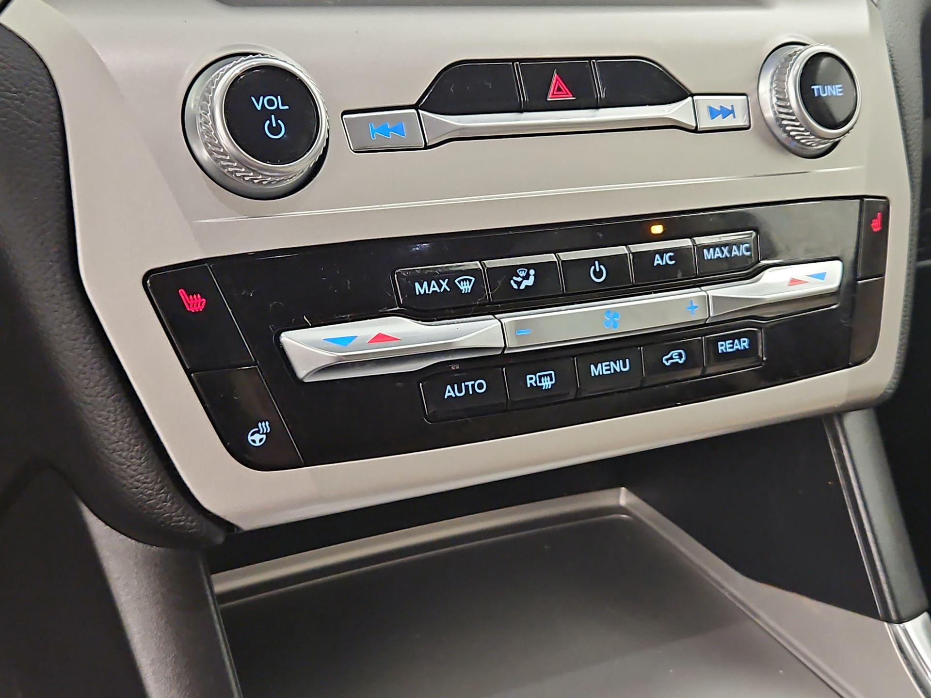 Thumbnail: 2022 Ford Explorer - 17