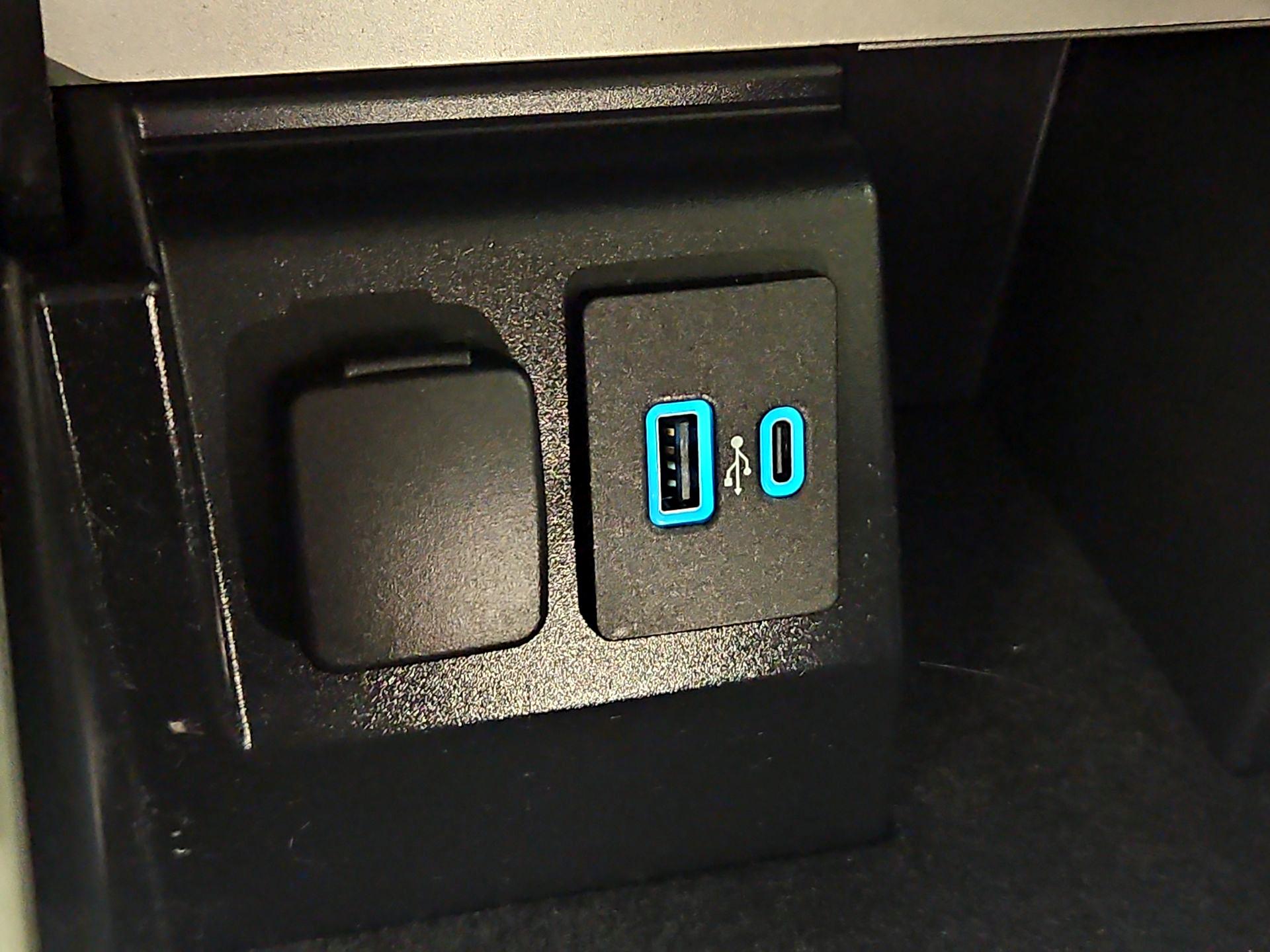 Thumbnail: 2022 Ford Explorer - 19