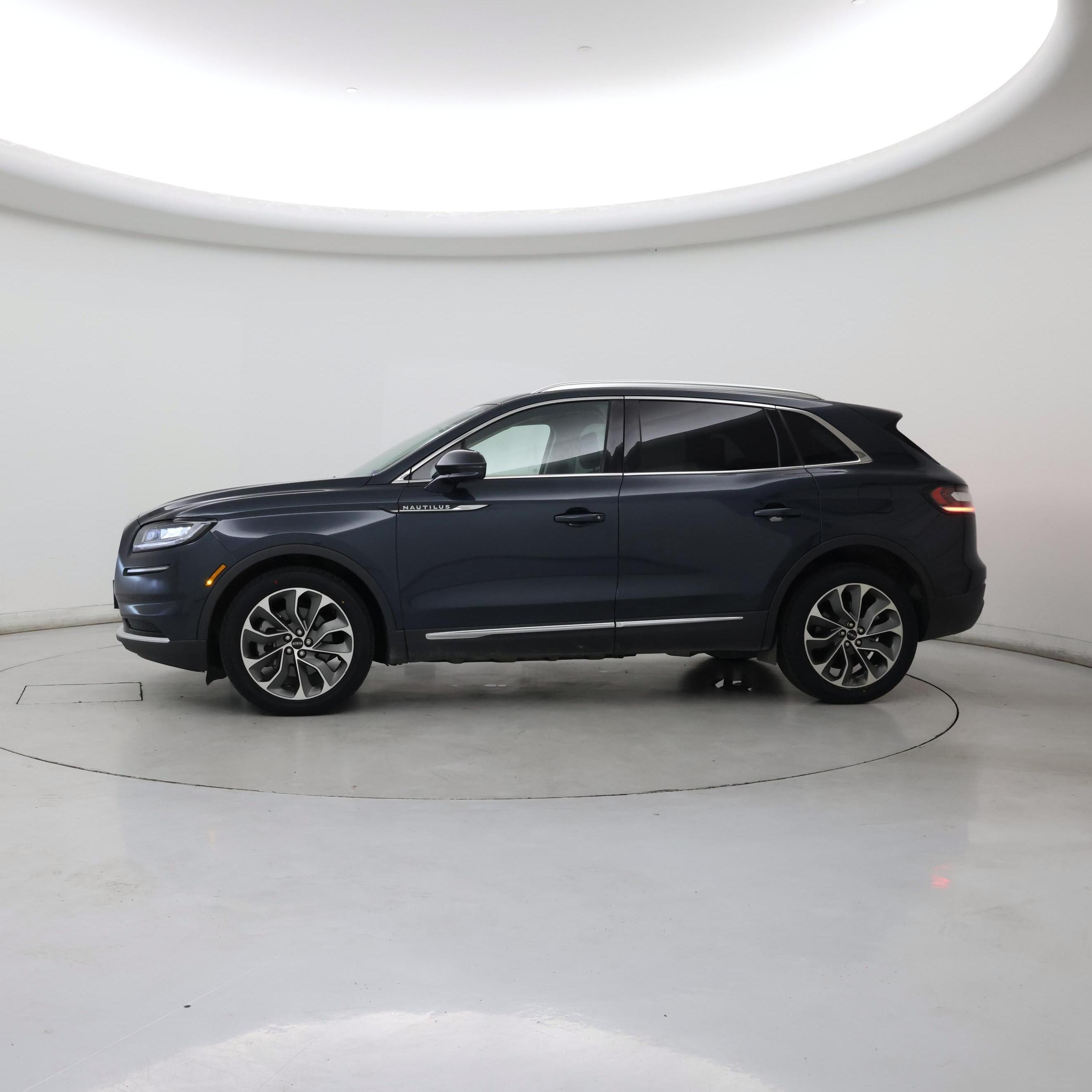 Thumbnail: 2022 Lincoln Nautilus - 3