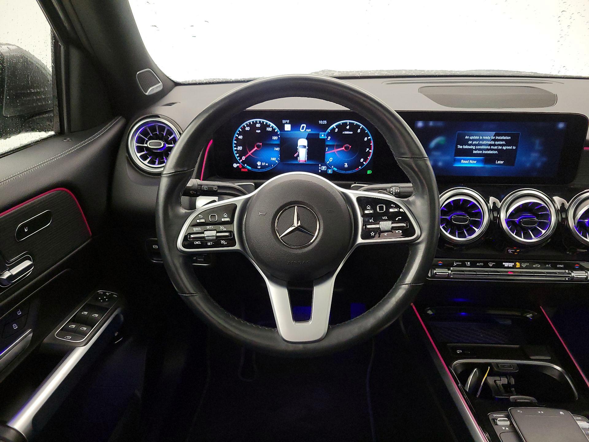 Thumbnail: 2022 Mercedes-Benz GLB - 10