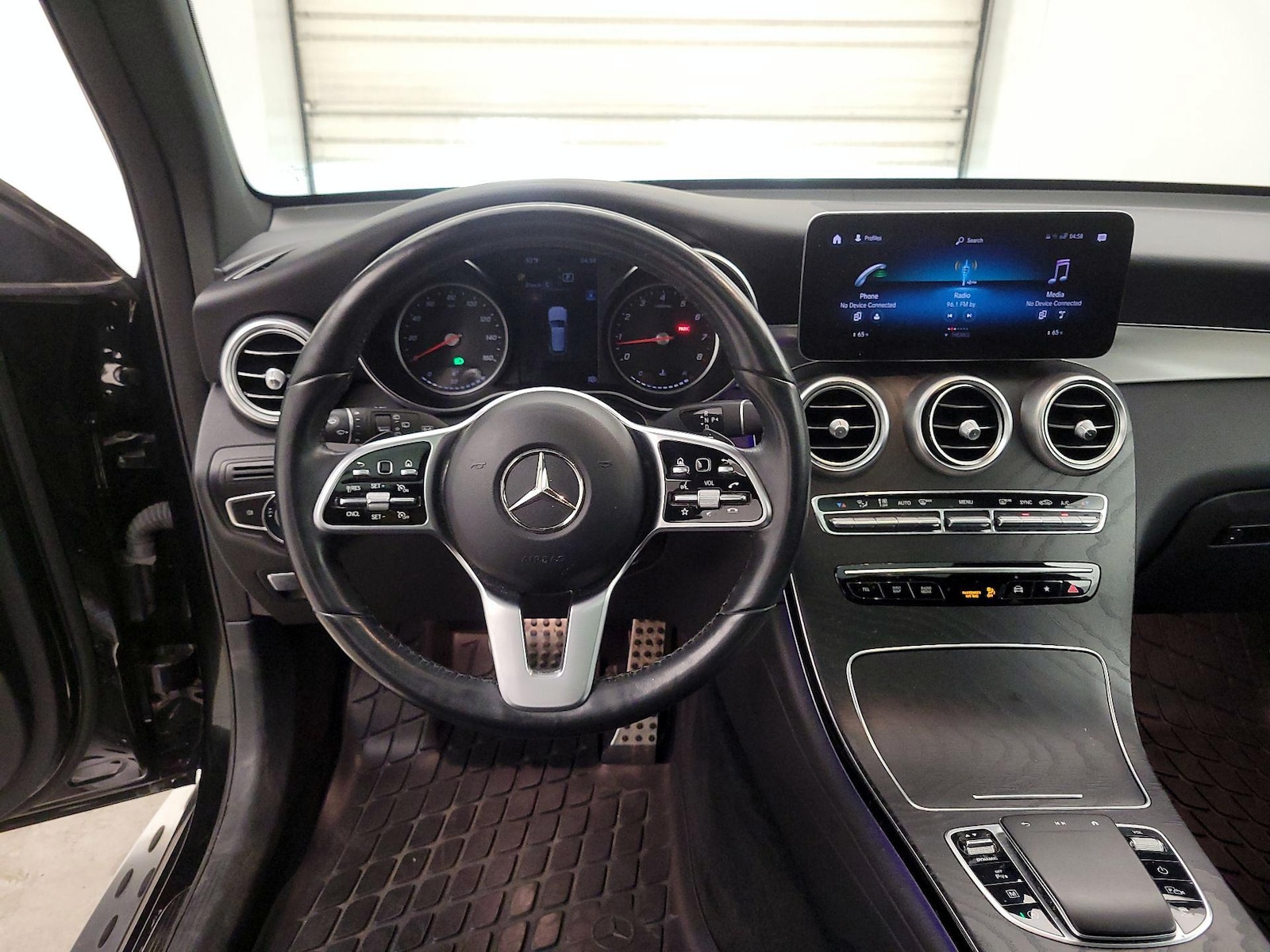 2022 Mercedes-Benz GLC GLC300 - Photo 11