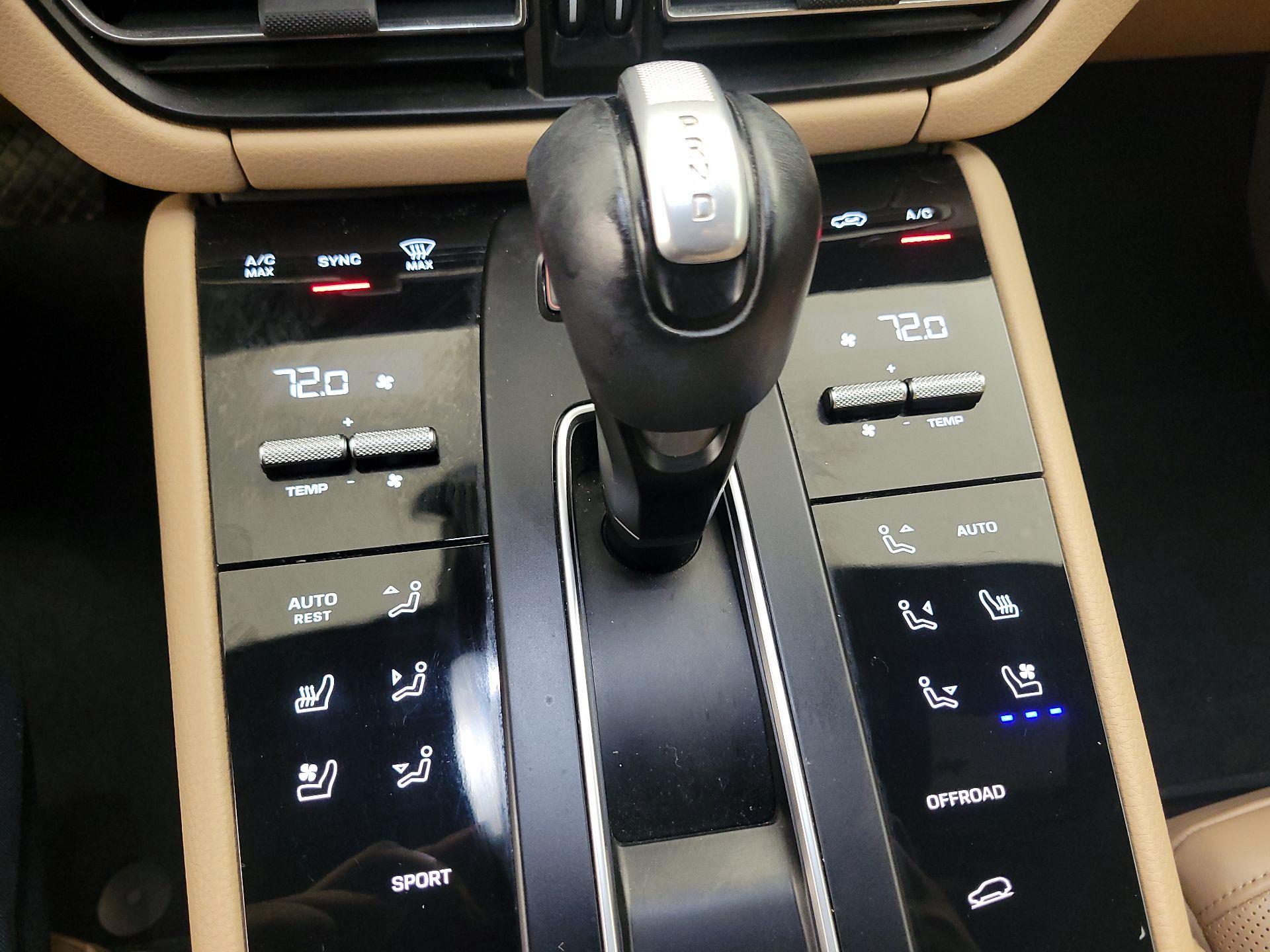Thumbnail: 2023 Porsche Macan - 17