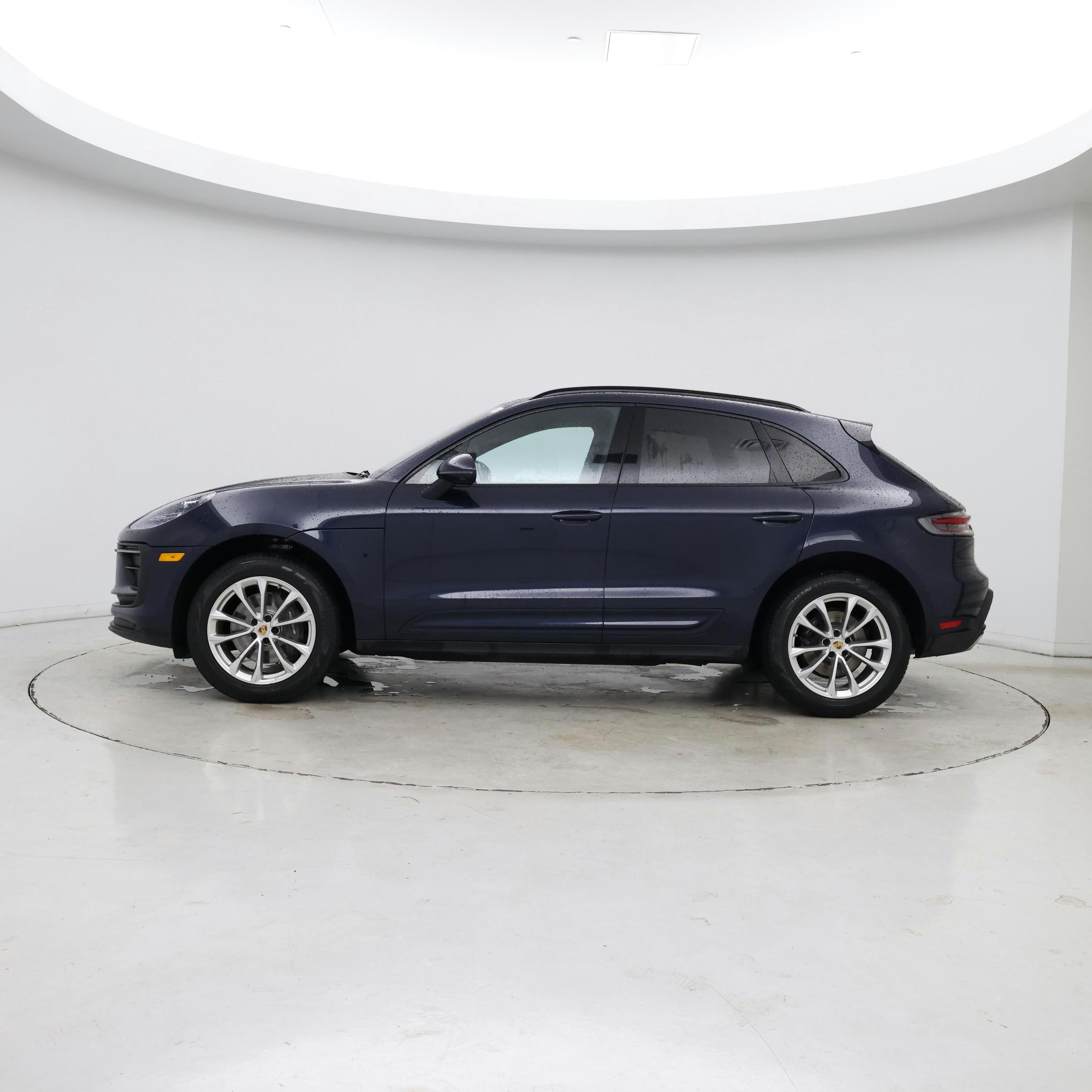 Thumbnail: 2023 Porsche Macan - 3