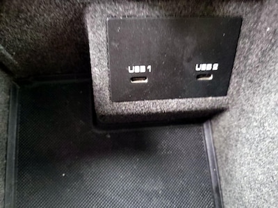 USB/AUX Ports