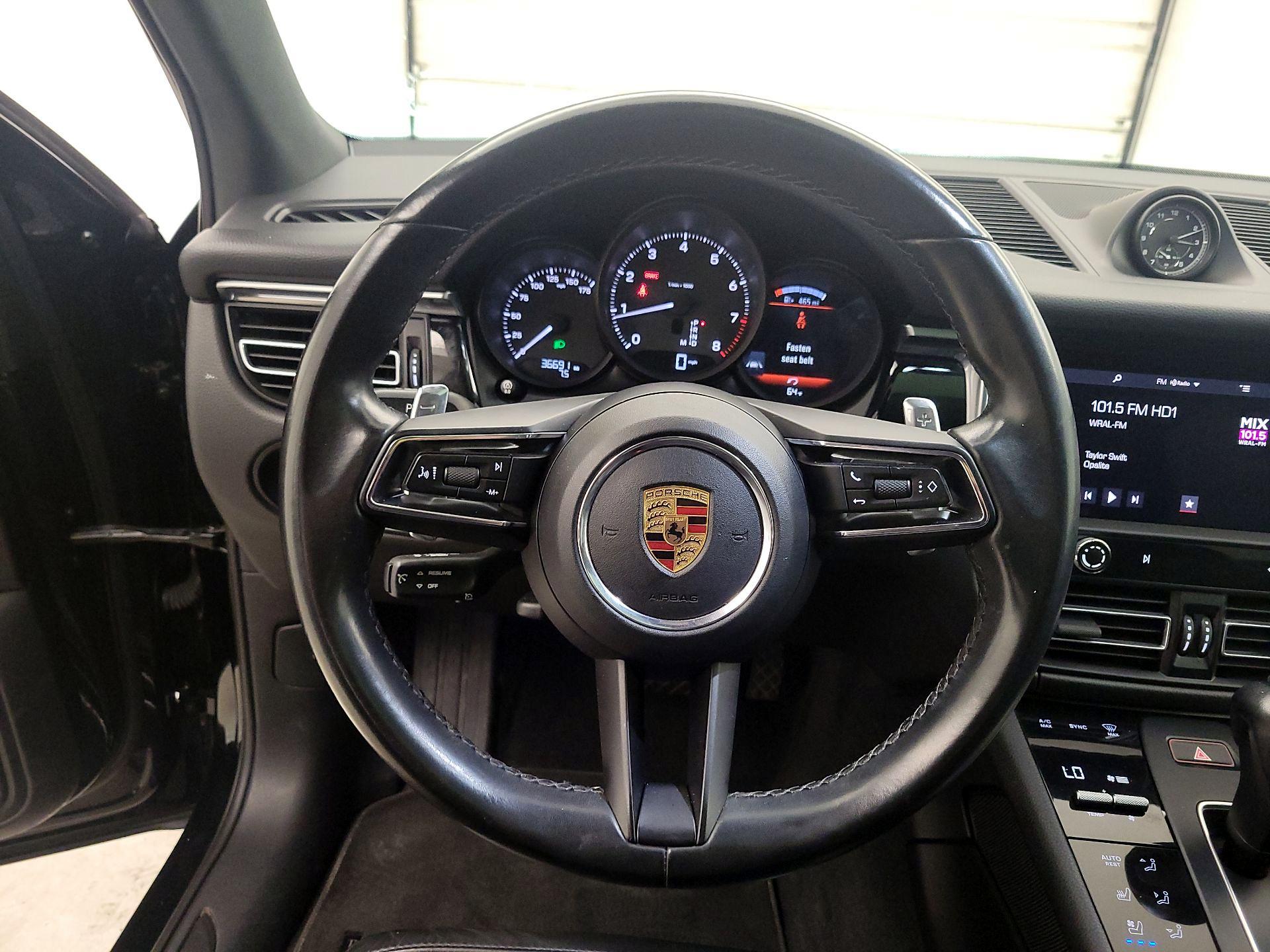 Thumbnail: 2022 Porsche Macan - 10