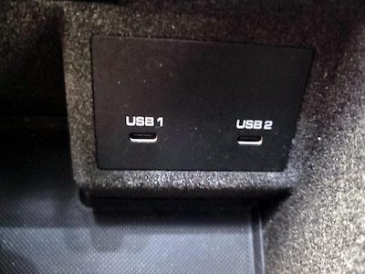 USB/AUX Ports