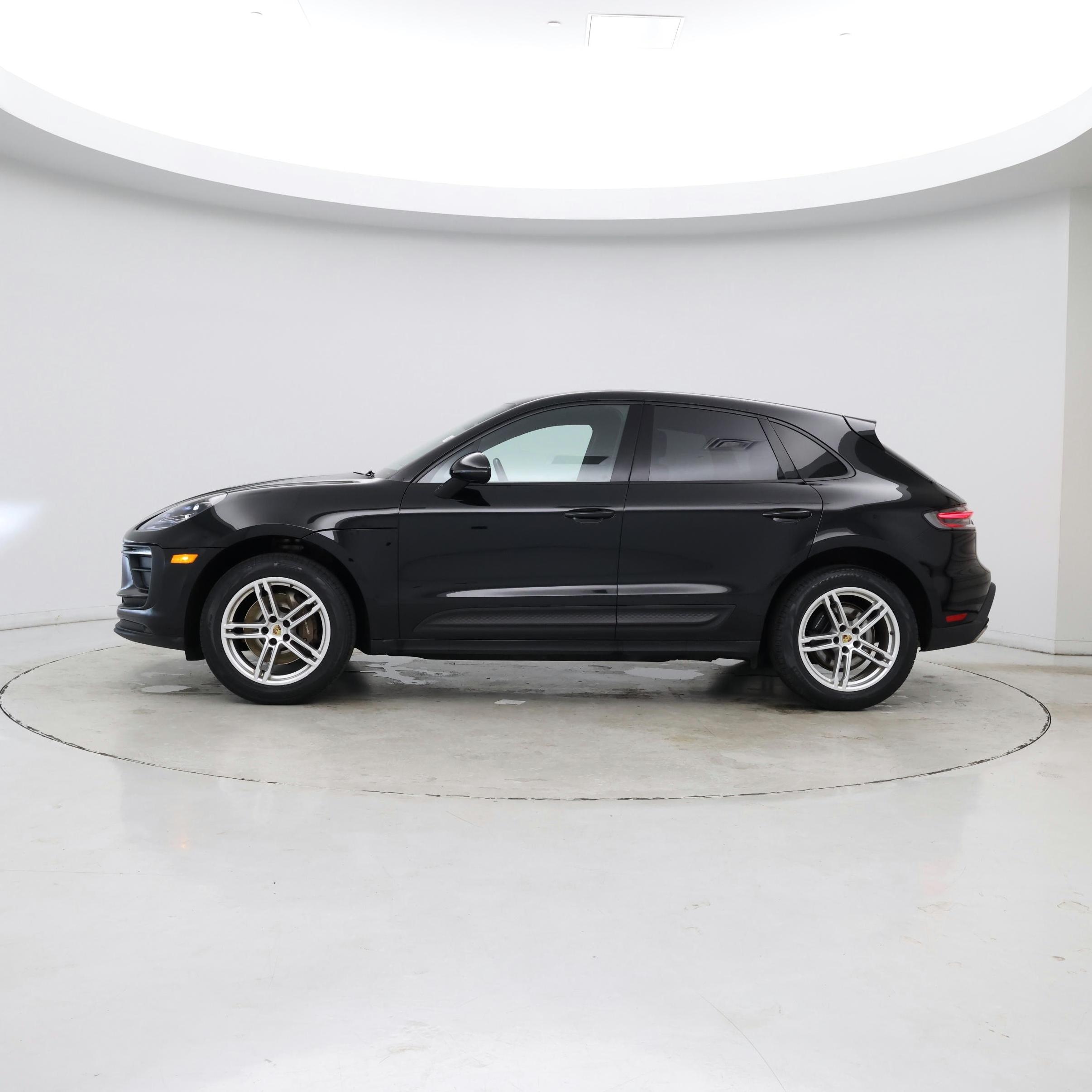 Thumbnail: 2022 Porsche Macan - 3