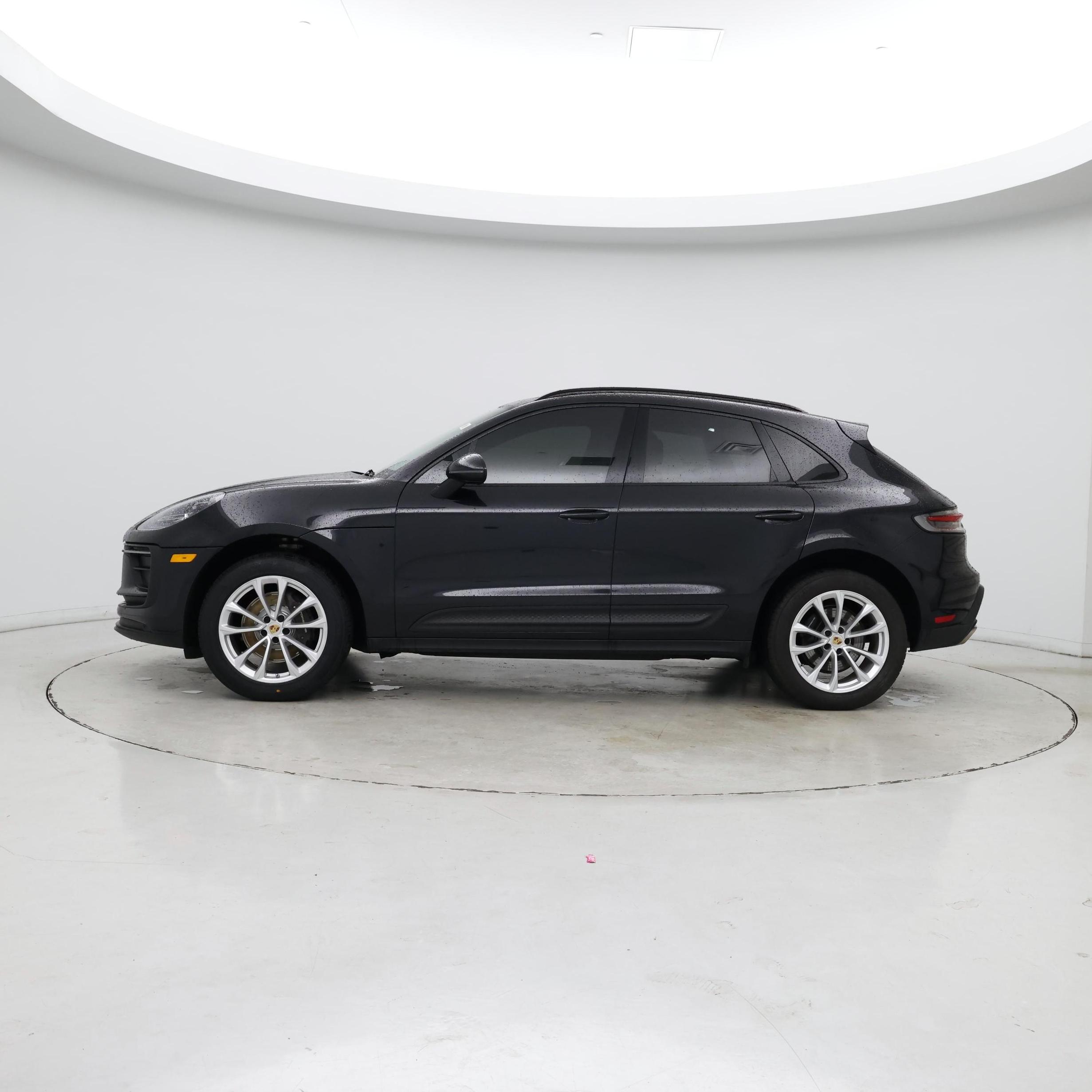 Thumbnail: 2024 Porsche Macan - 3
