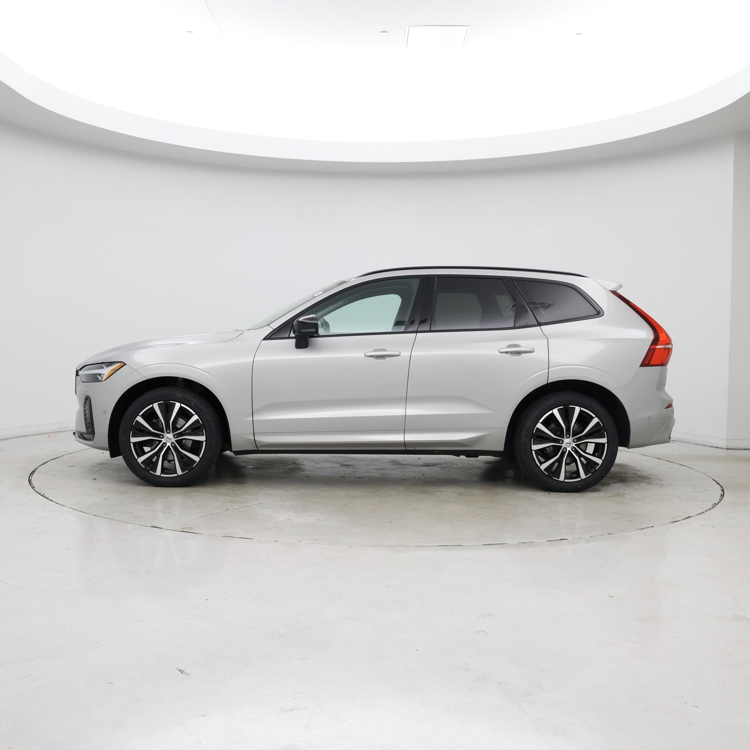 Thumbnail: 2023 Volvo XC60 - 3