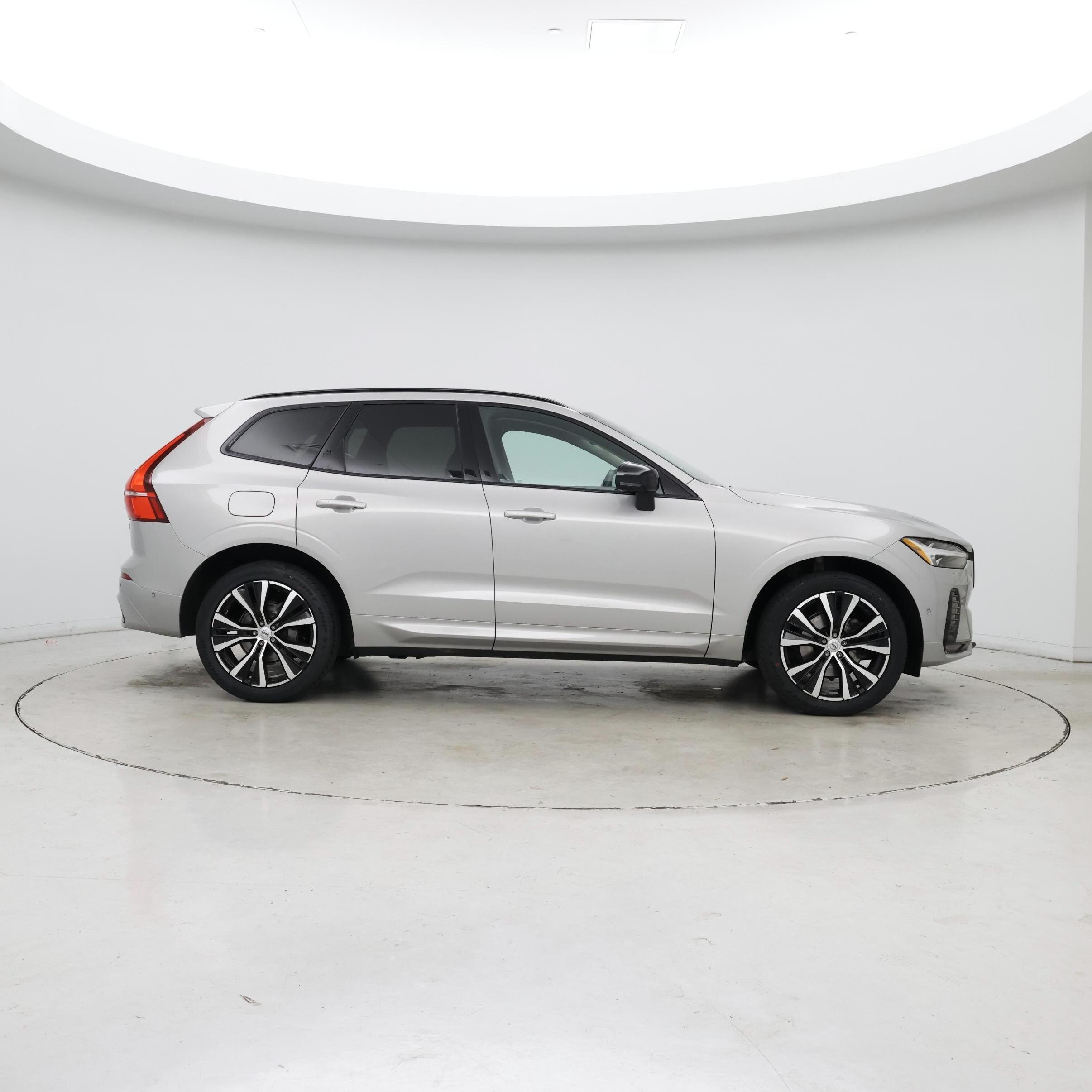 Thumbnail: 2023 Volvo XC60 - 7