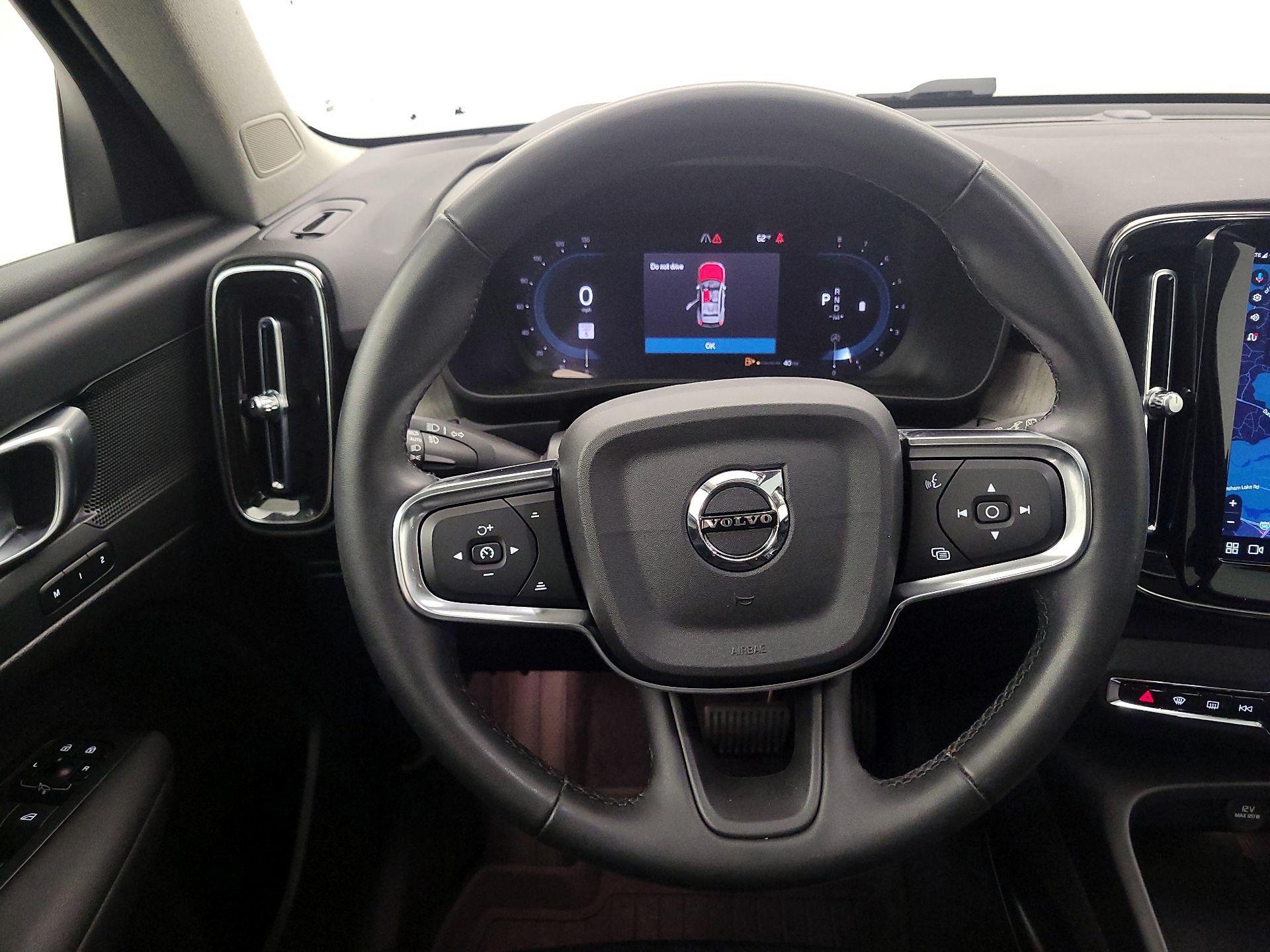 Thumbnail: 2023 Volvo XC40 - 10