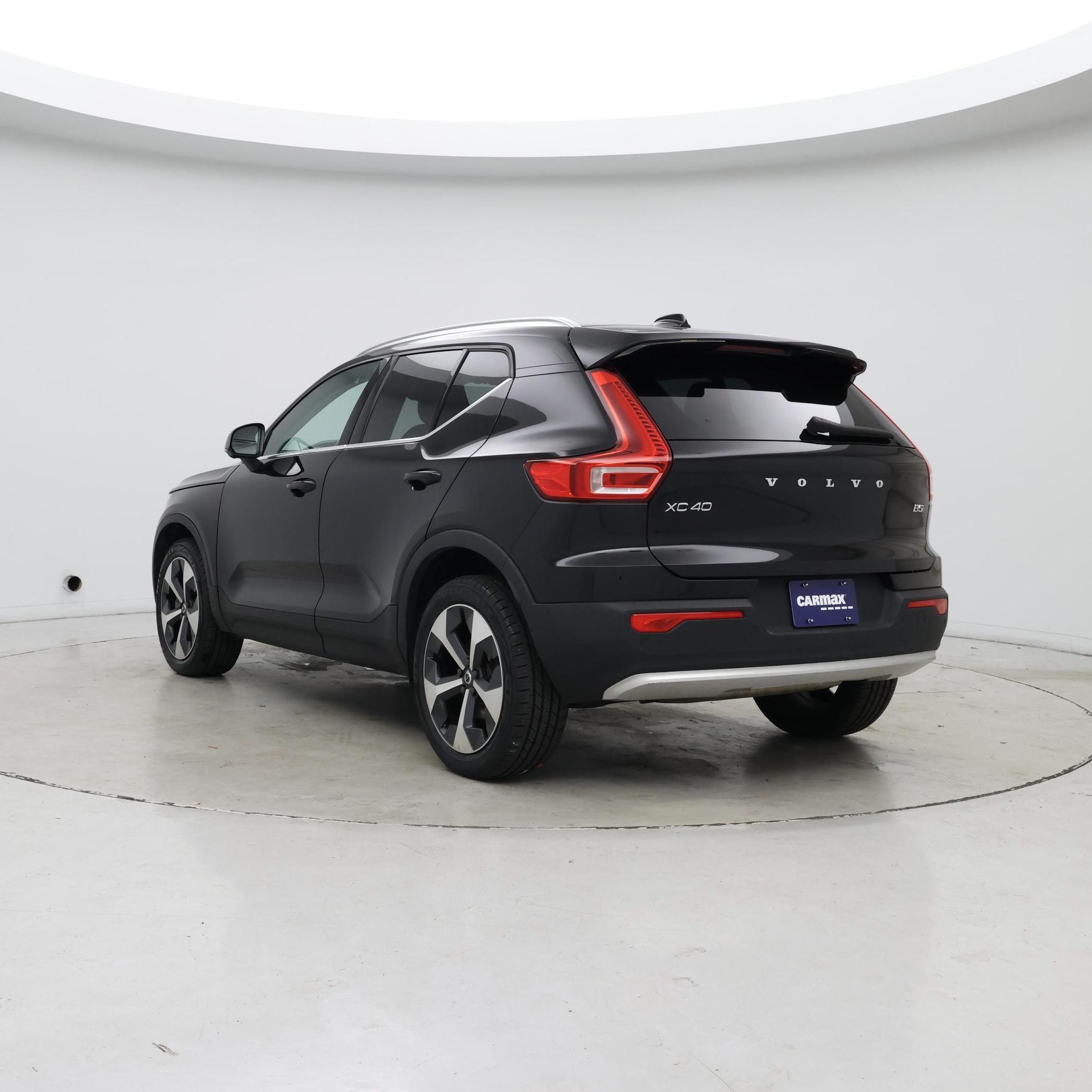 Thumbnail: 2023 Volvo XC40 - 2