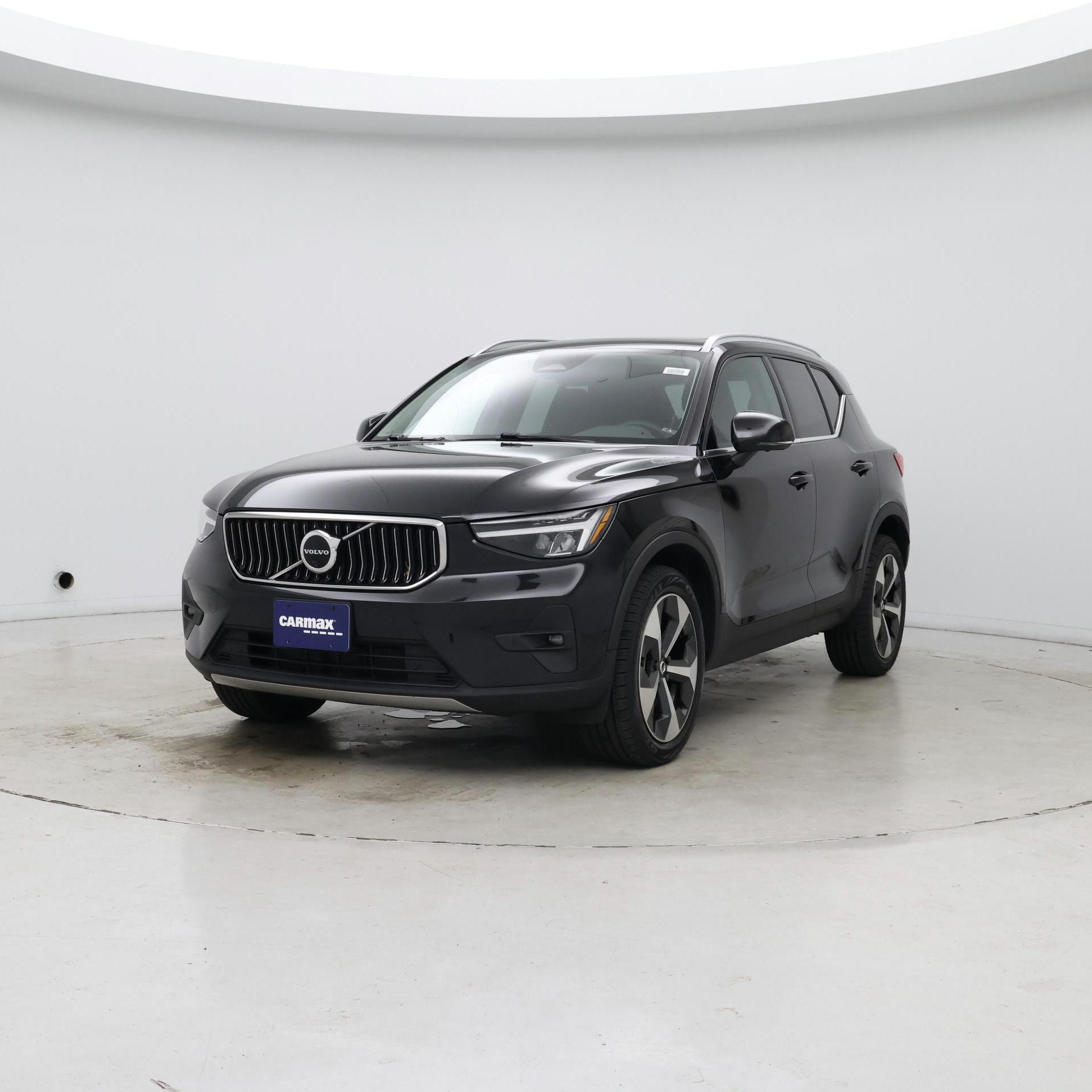 Thumbnail: 2023 Volvo XC40 - 4