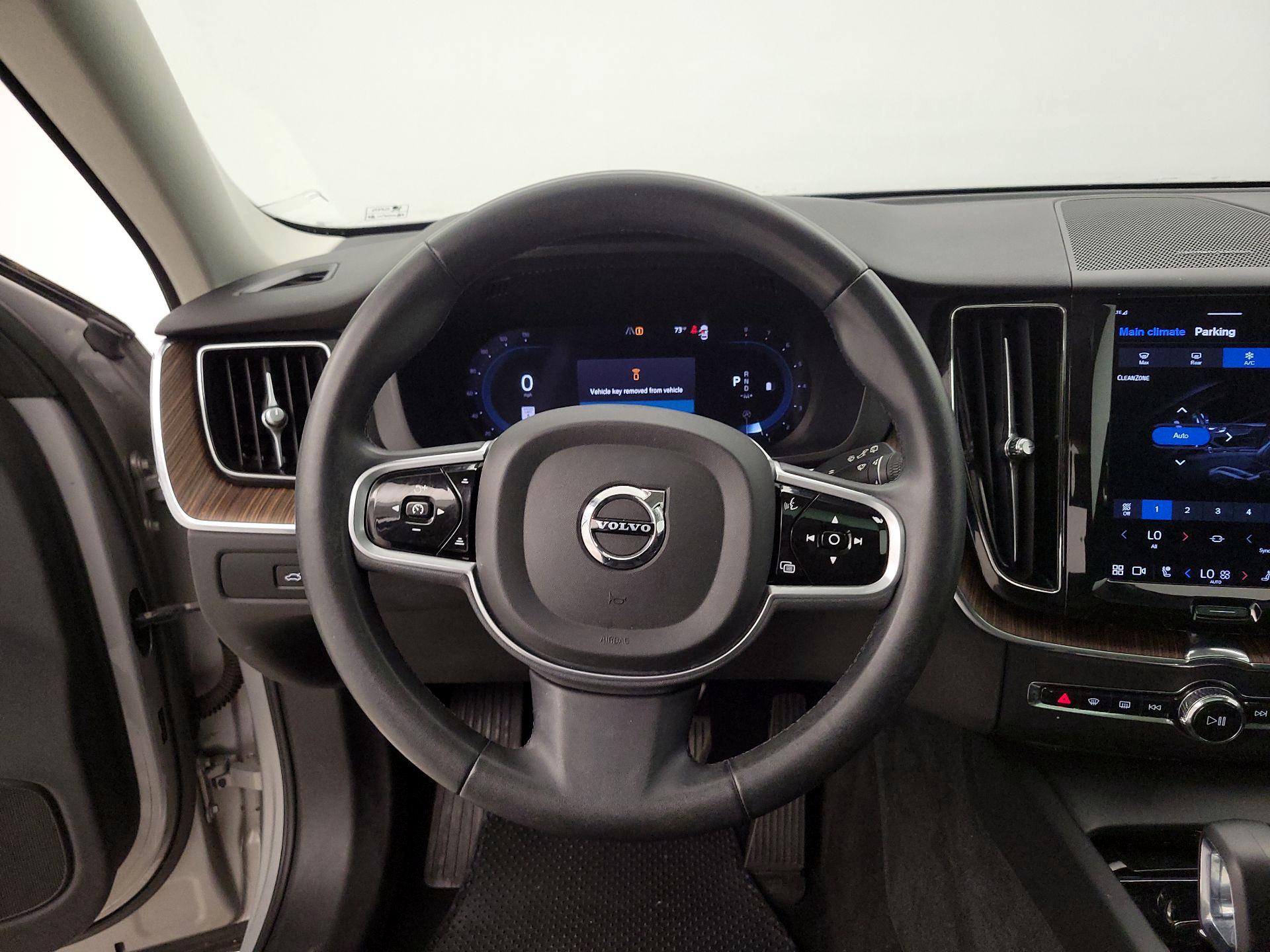 Thumbnail: 2023 Volvo XC60 - 10