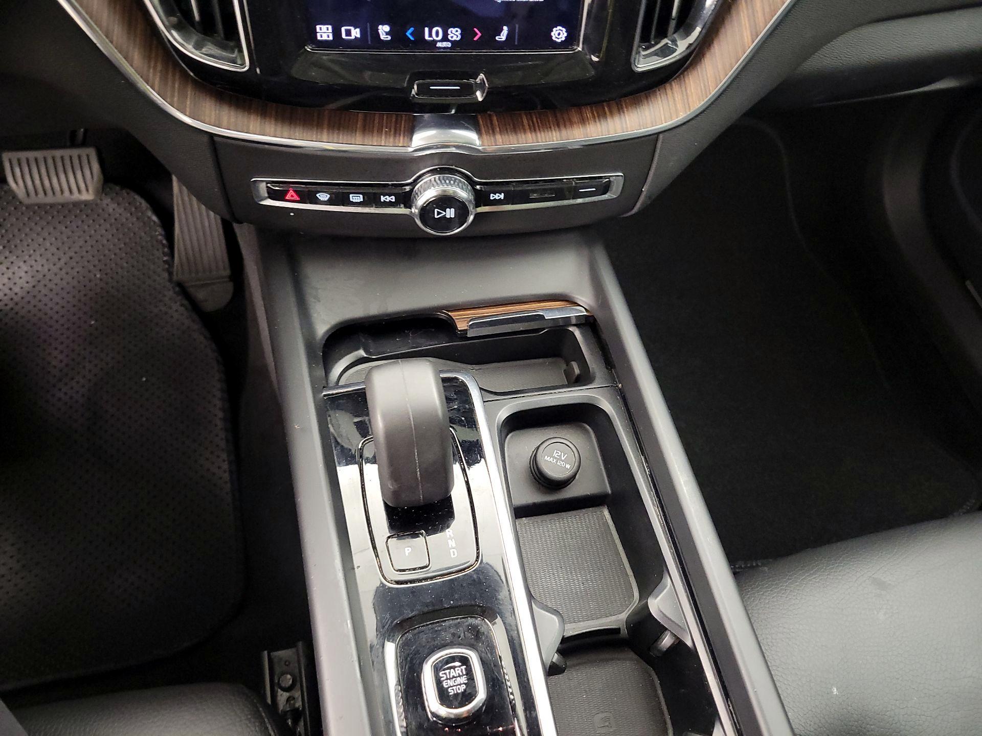 Thumbnail: 2023 Volvo XC60 - 17