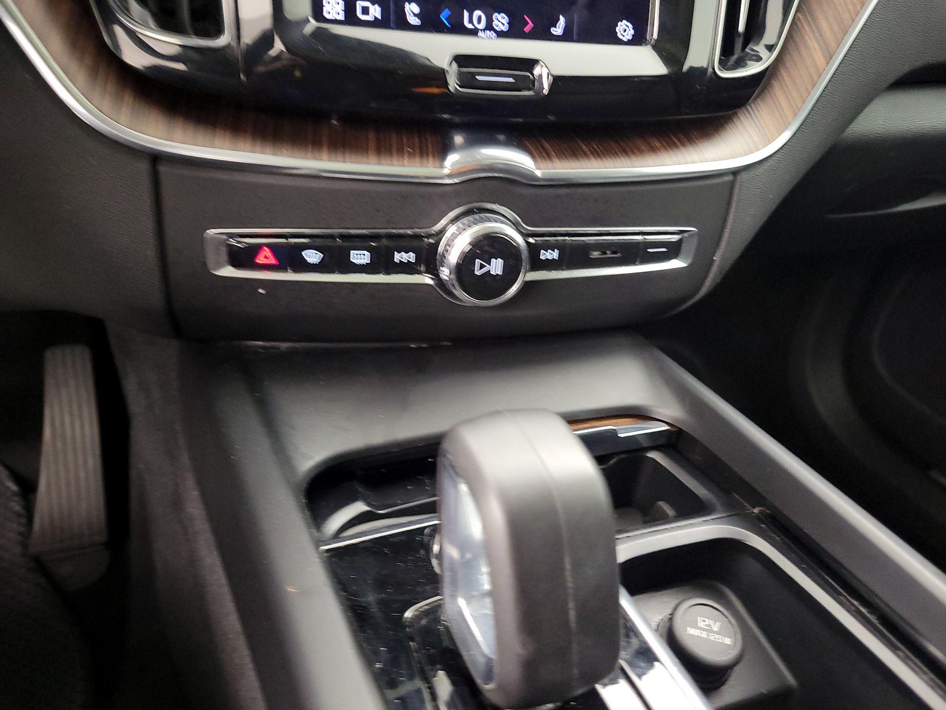Thumbnail: 2023 Volvo XC60 - 18