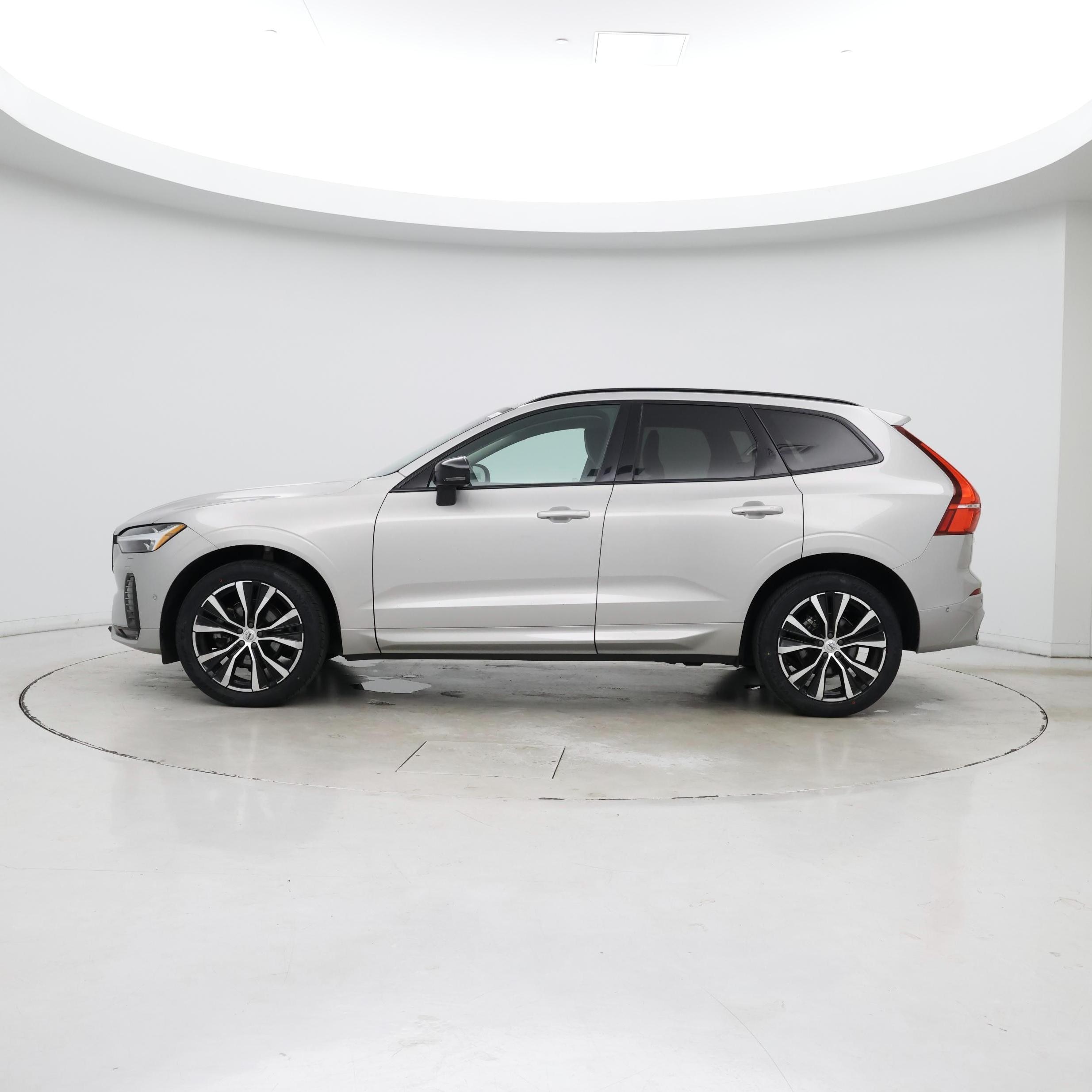 Thumbnail: 2023 Volvo XC60 - 3
