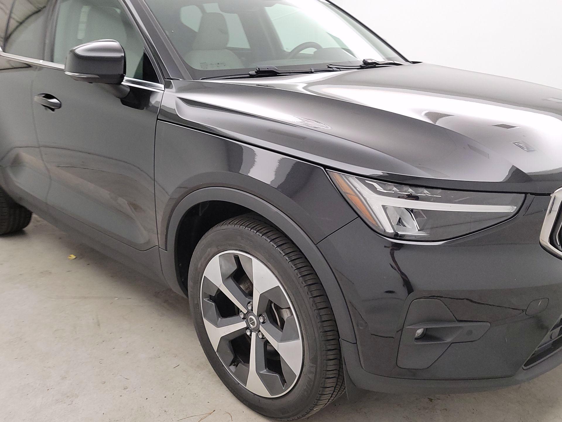 Thumbnail: 2023 Volvo XC40 - 1