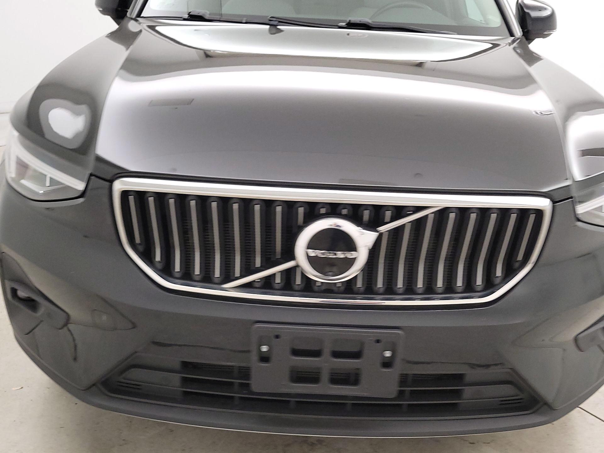 Thumbnail: 2023 Volvo XC40 - 2