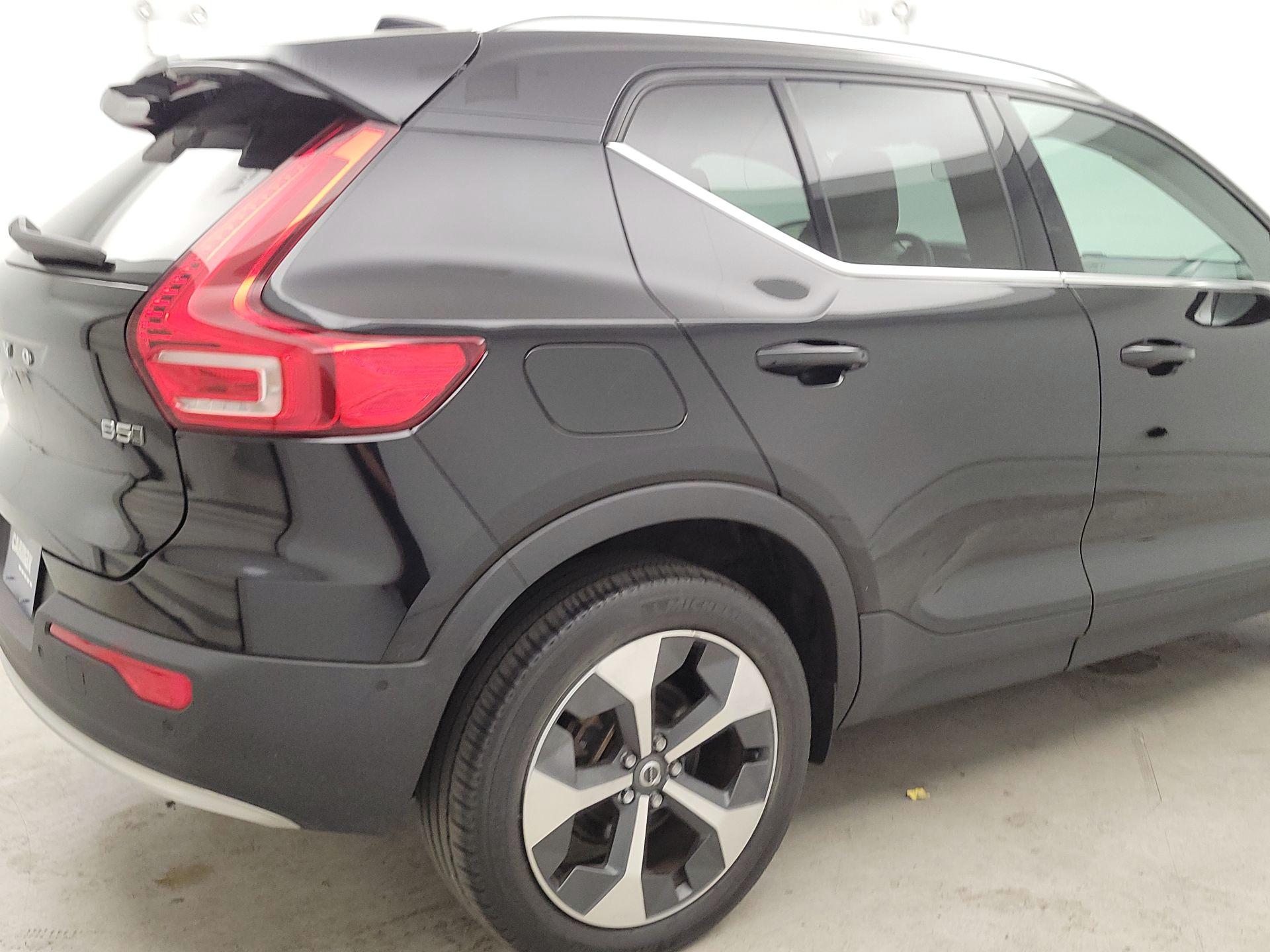 Thumbnail: 2023 Volvo XC40 - 5