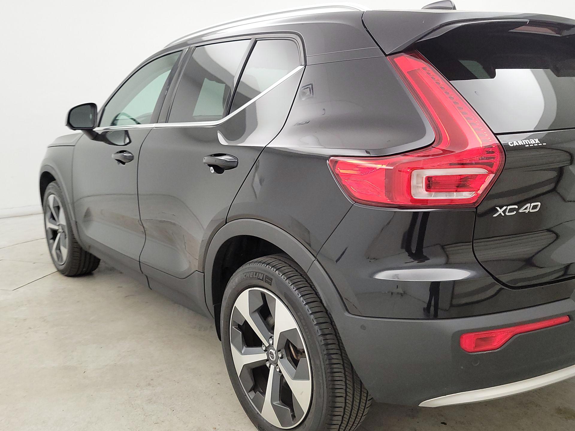 Thumbnail: 2023 Volvo XC40 - 7