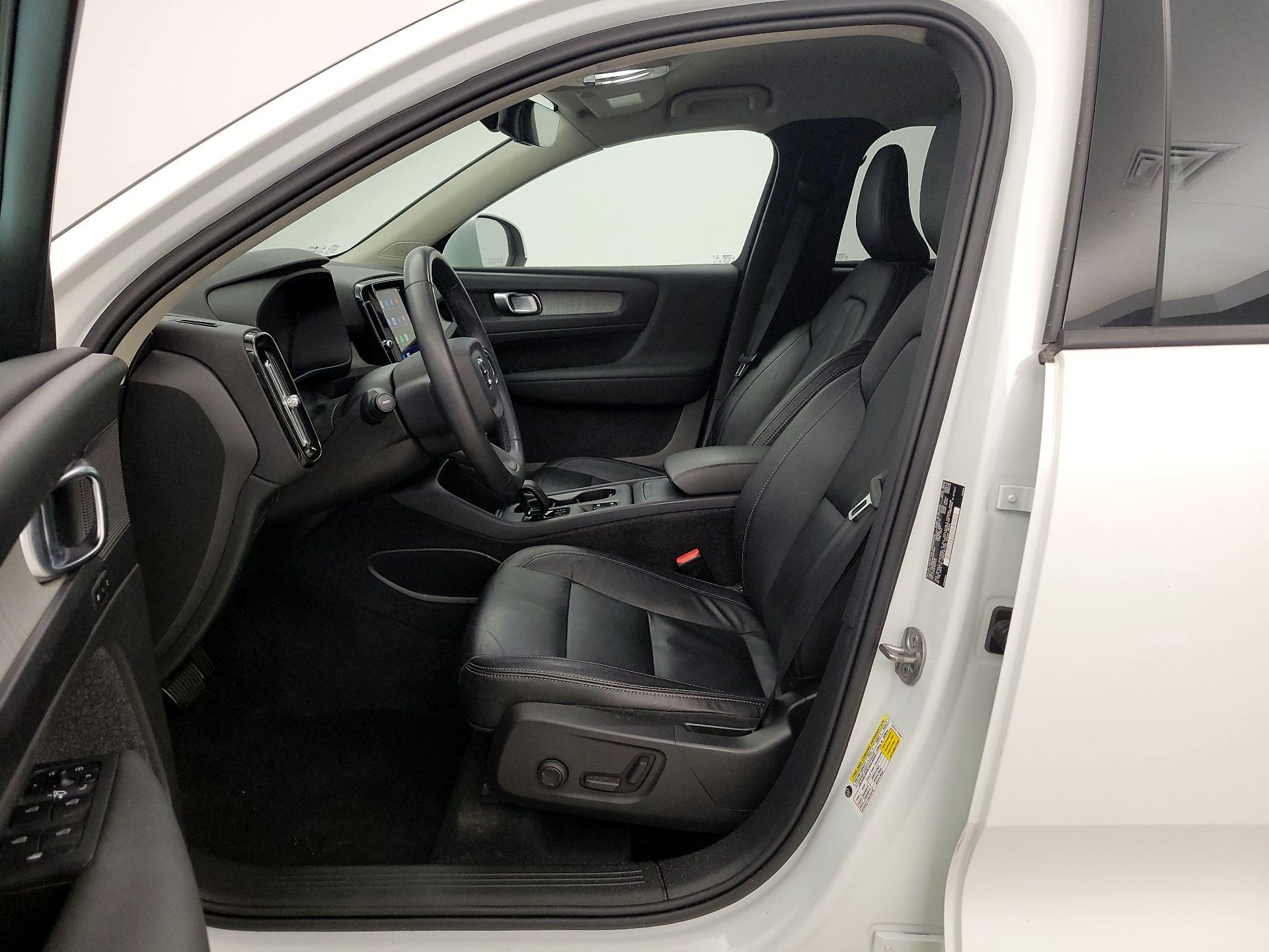 Thumbnail: 2023 Volvo XC40 - 11
