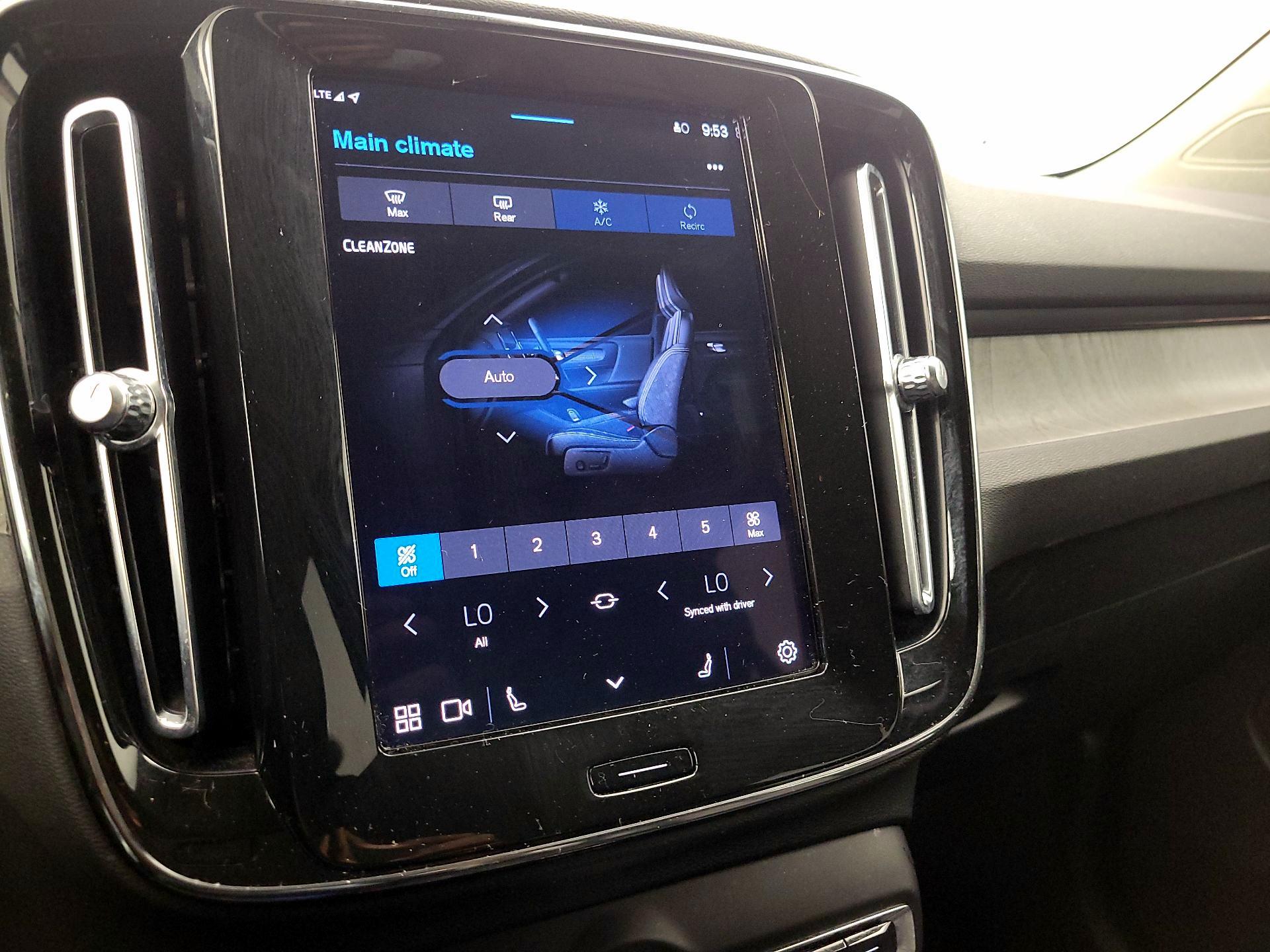 Thumbnail: 2023 Volvo XC40 - 16
