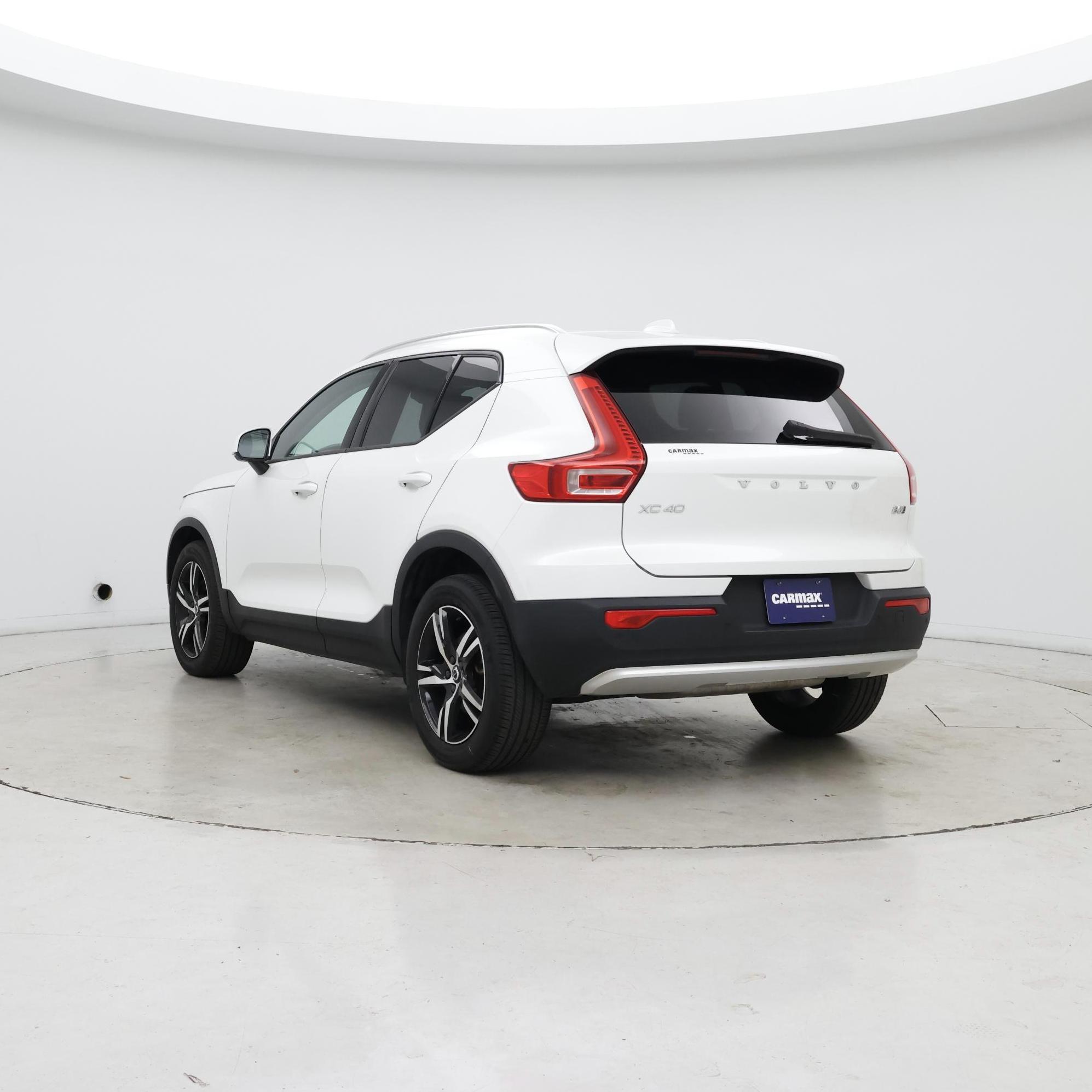 Thumbnail: 2023 Volvo XC40 - 2