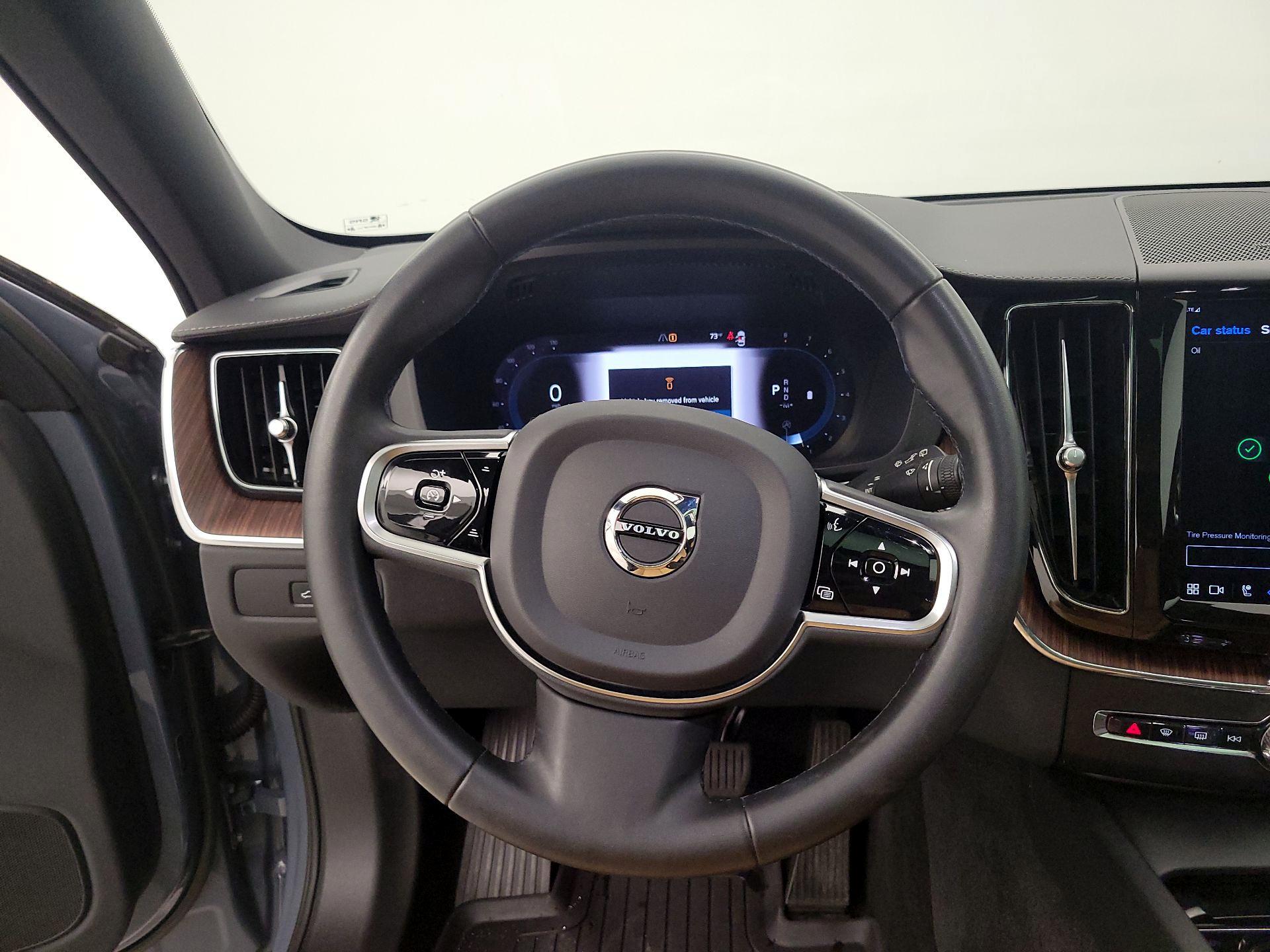 Thumbnail: 2023 Volvo XC60 - 10
