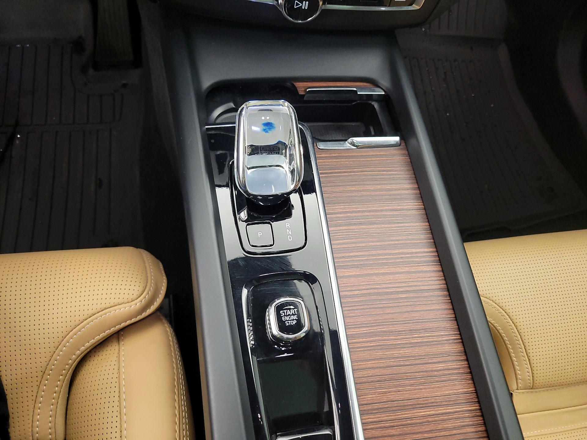 Thumbnail: 2023 Volvo XC60 - 17