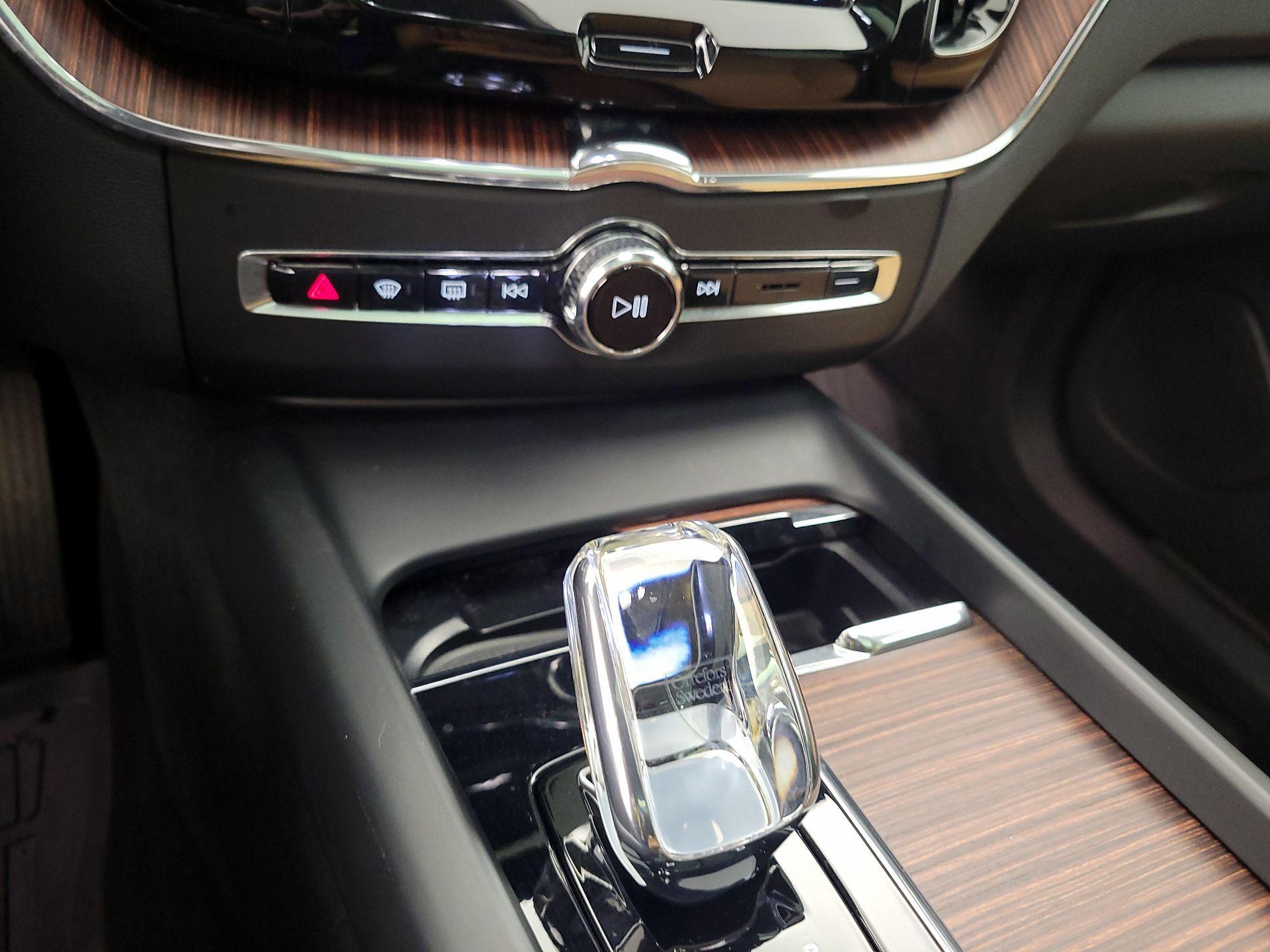Thumbnail: 2023 Volvo XC60 - 18
