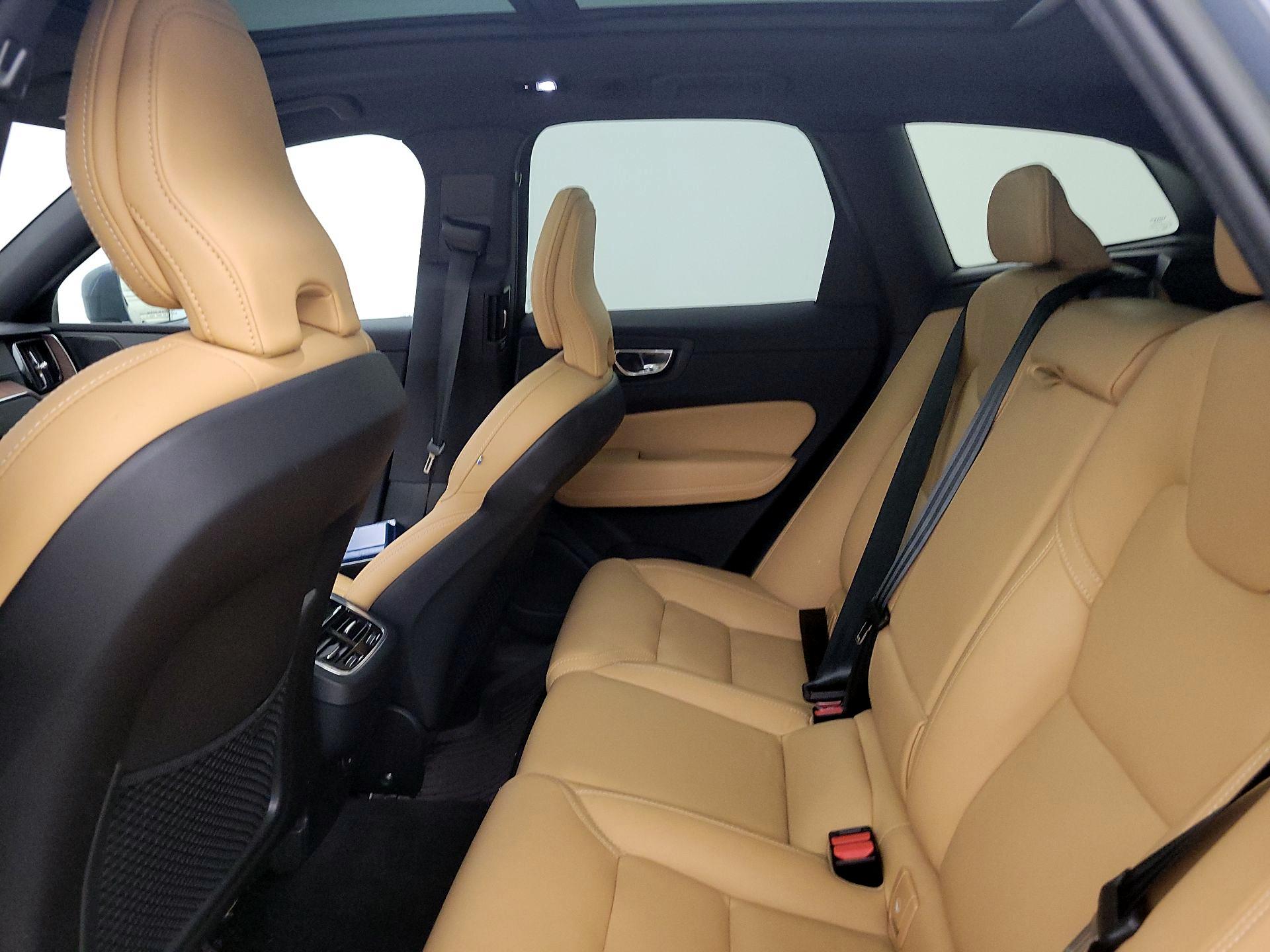 Thumbnail: 2023 Volvo XC60 - 20