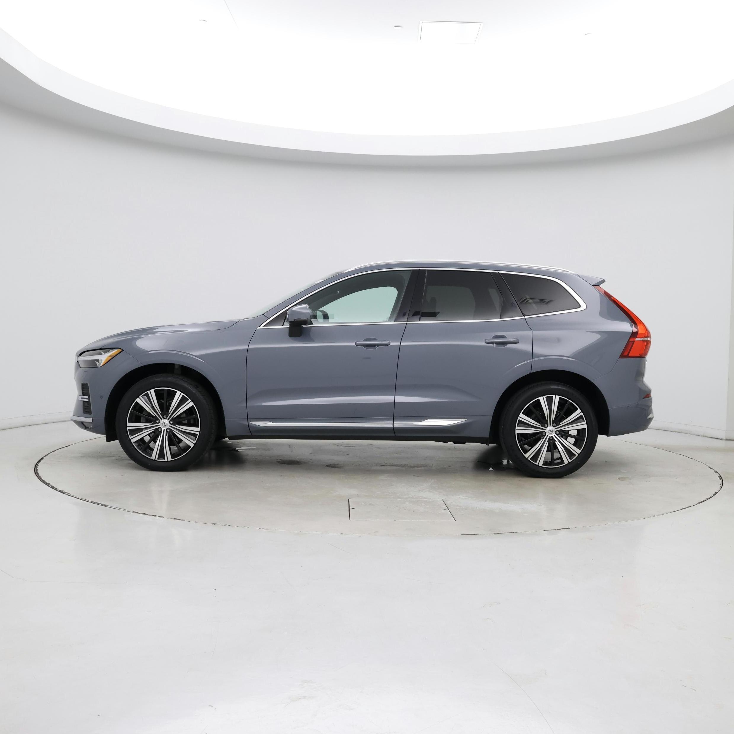 Thumbnail: 2023 Volvo XC60 - 3