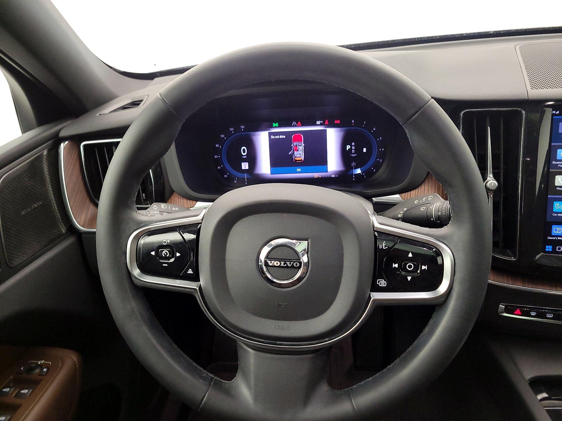 Thumbnail: 2023 Volvo XC60 - 10