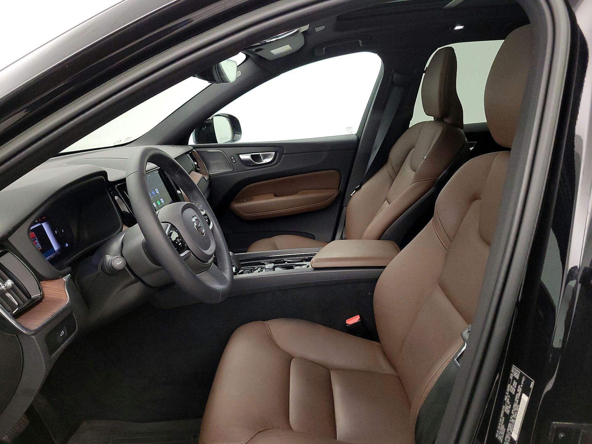 Thumbnail: 2023 Volvo XC60 - 11
