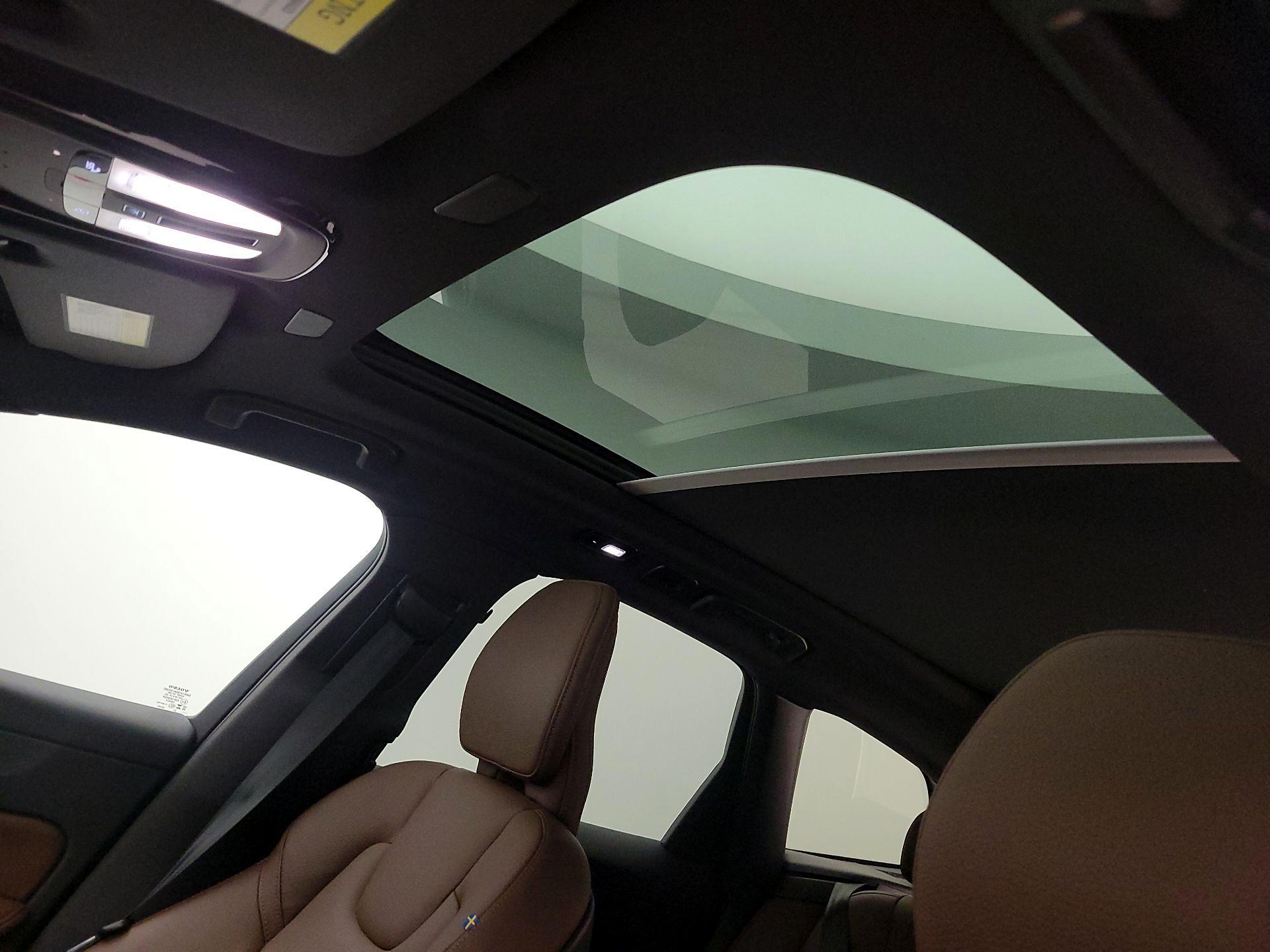 Thumbnail: 2023 Volvo XC60 - 18