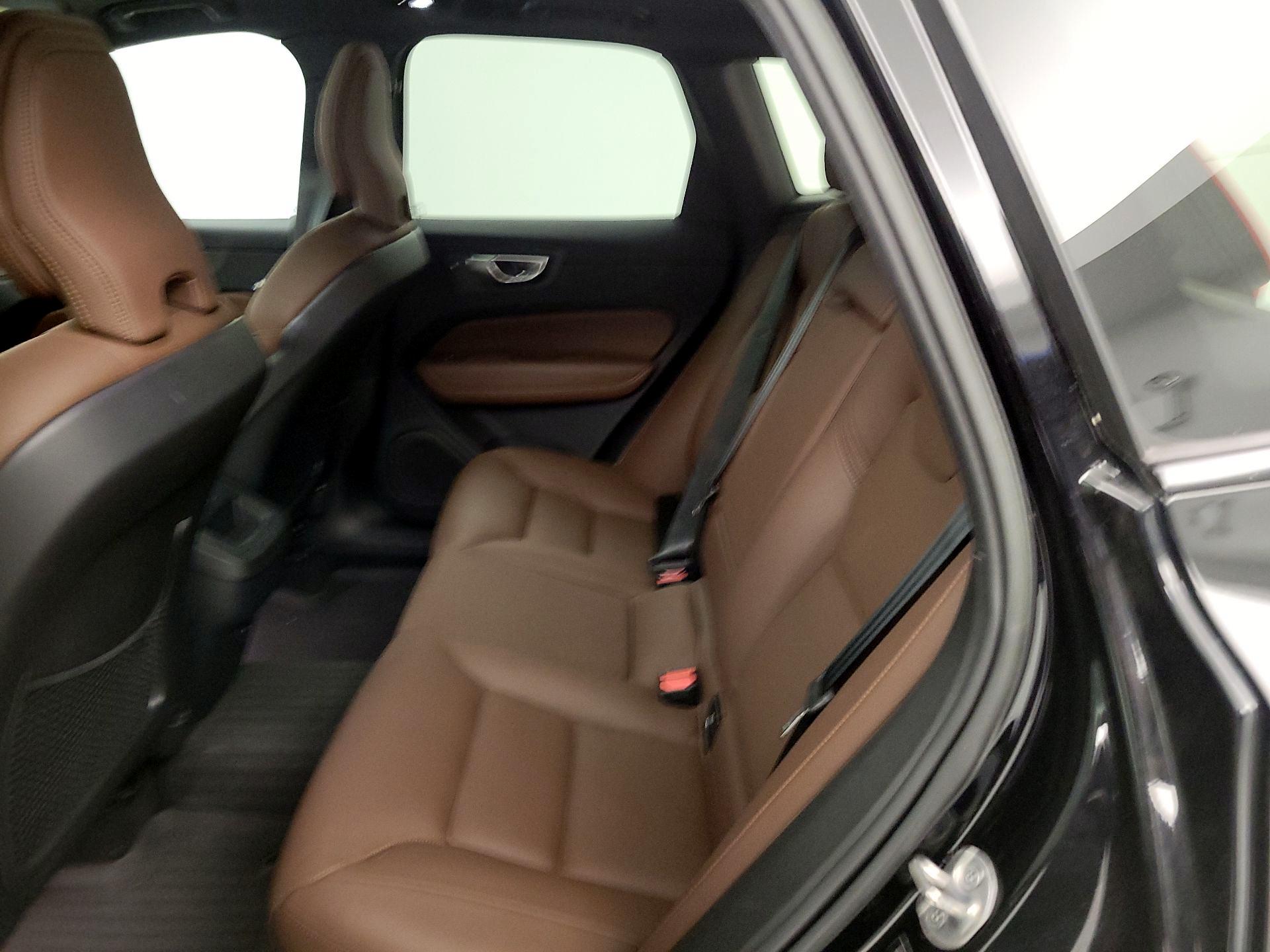 Thumbnail: 2023 Volvo XC60 - 19