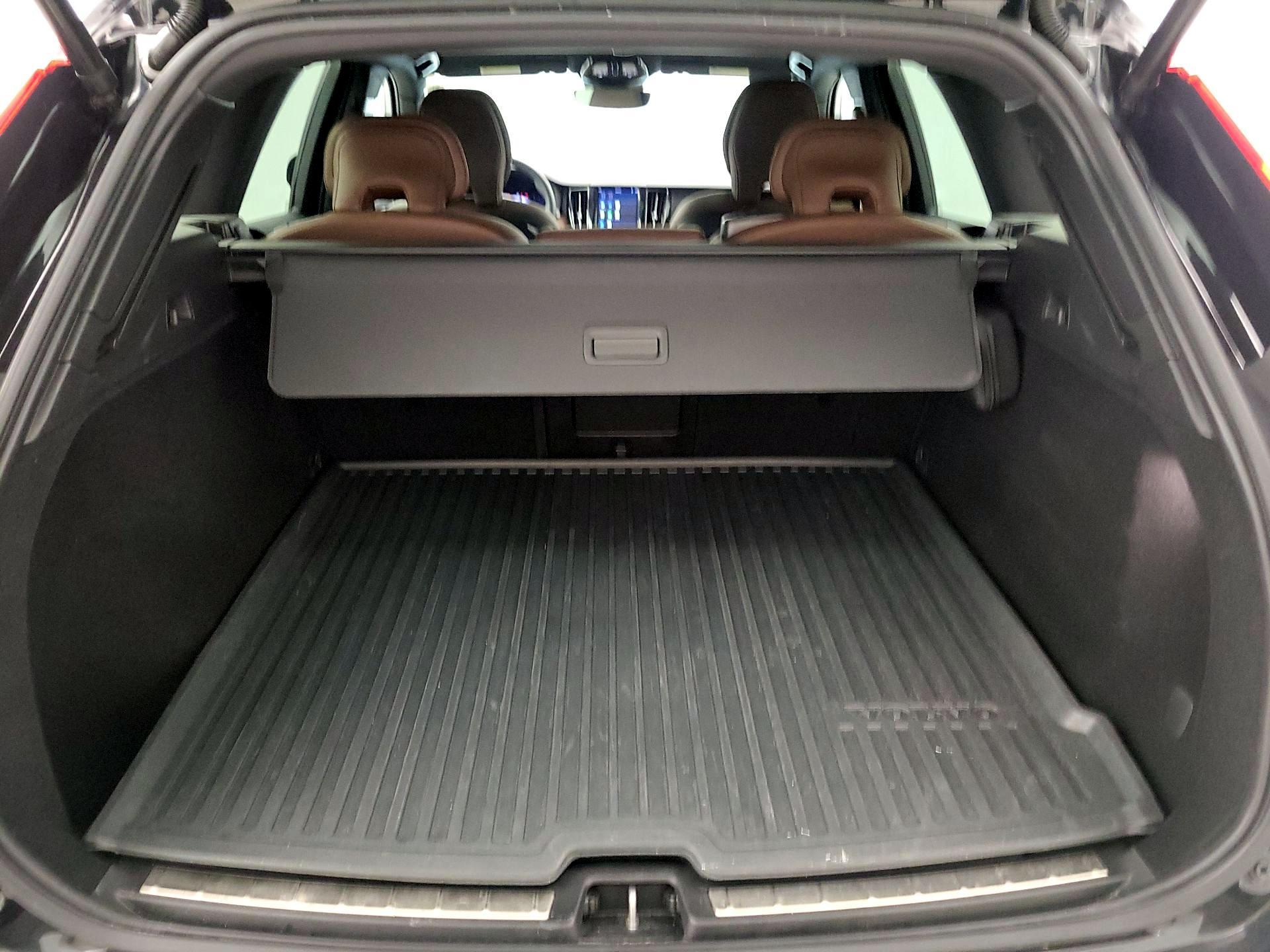 Thumbnail: 2023 Volvo XC60 - 20