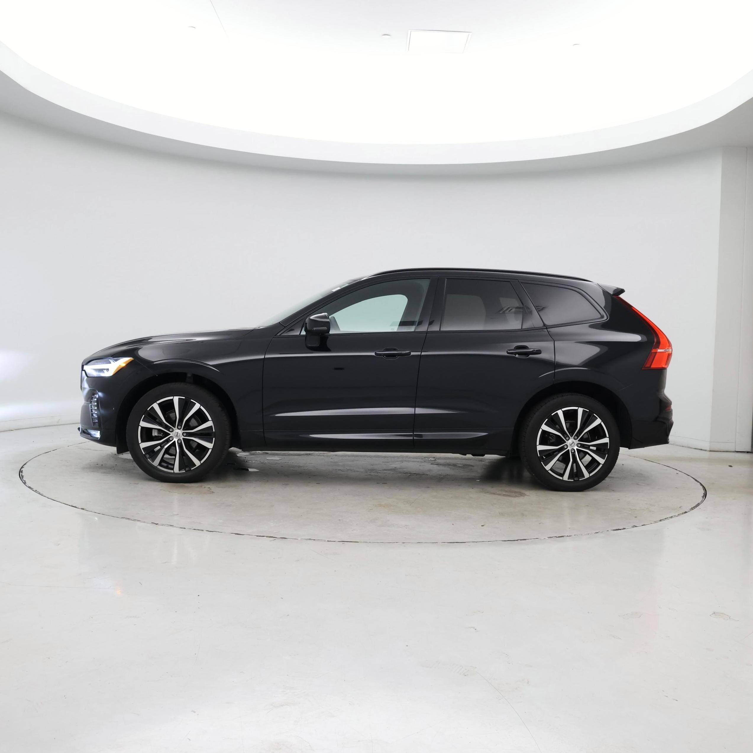 Thumbnail: 2023 Volvo XC60 - 3