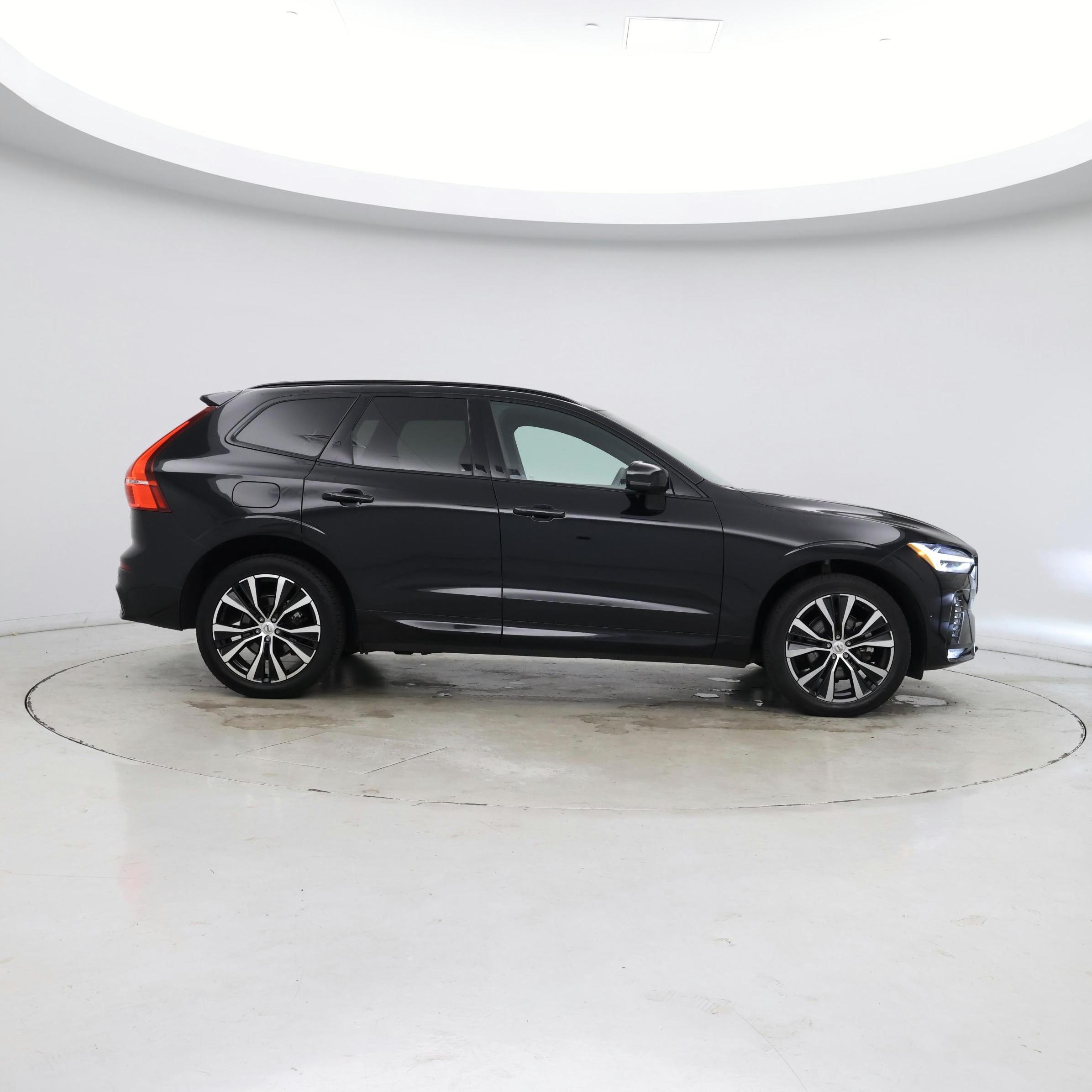 Thumbnail: 2023 Volvo XC60 - 7