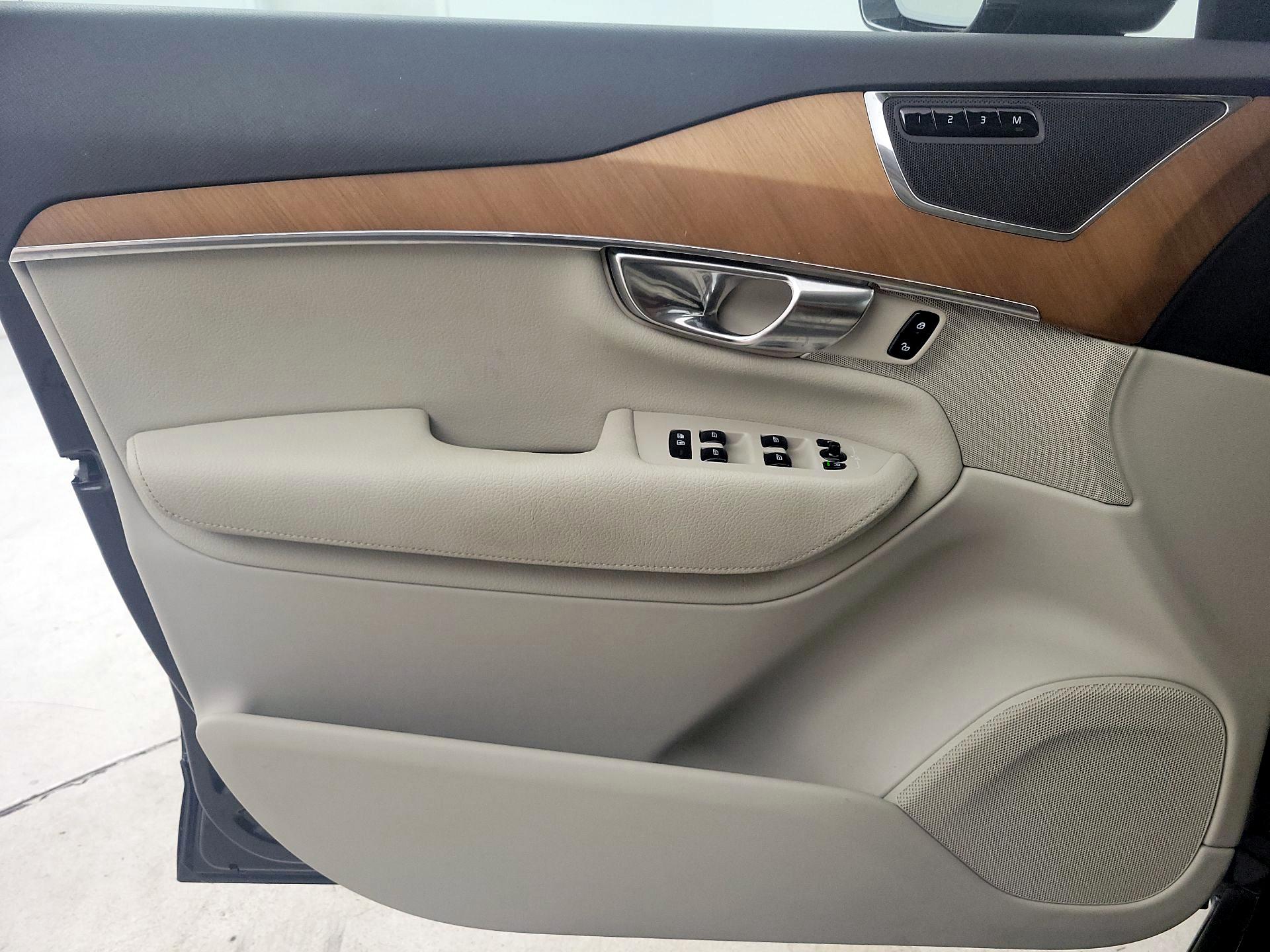 Thumbnail: 2022 Volvo XC90 - 12