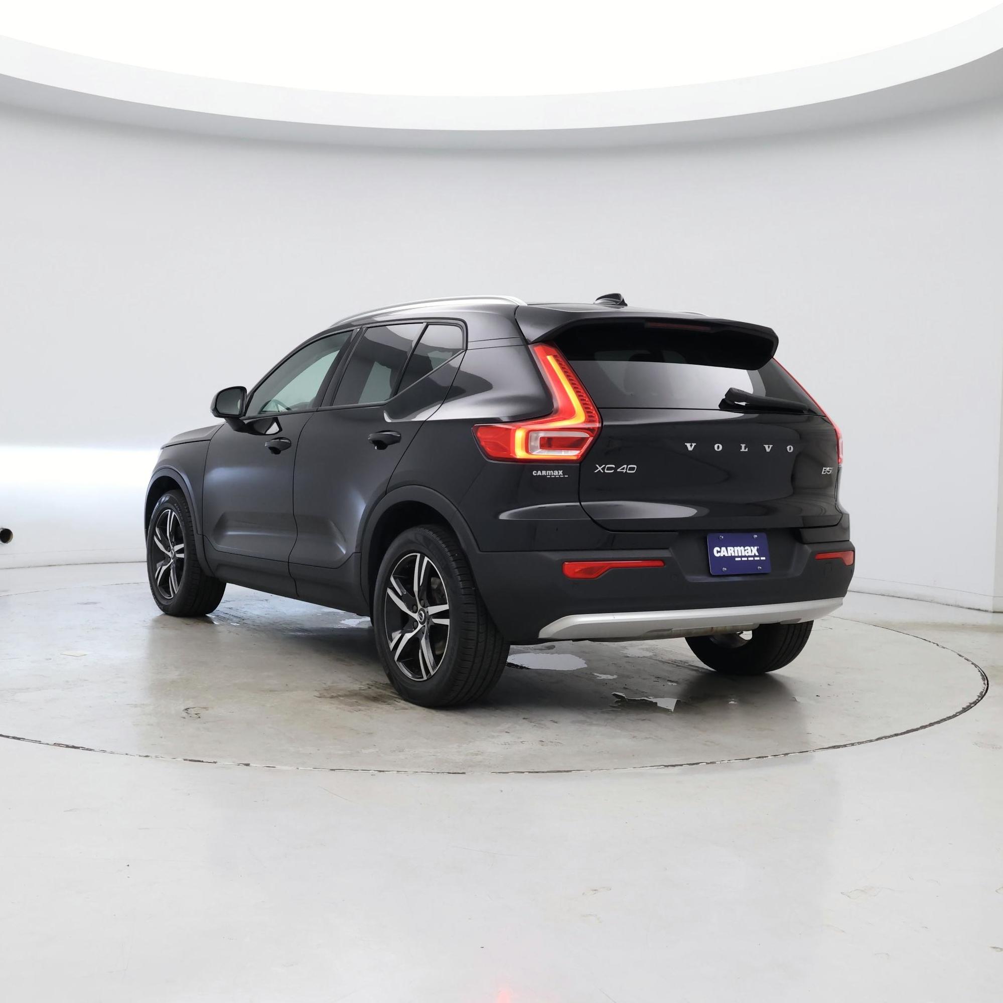 Thumbnail: 2023 Volvo XC40 - 2
