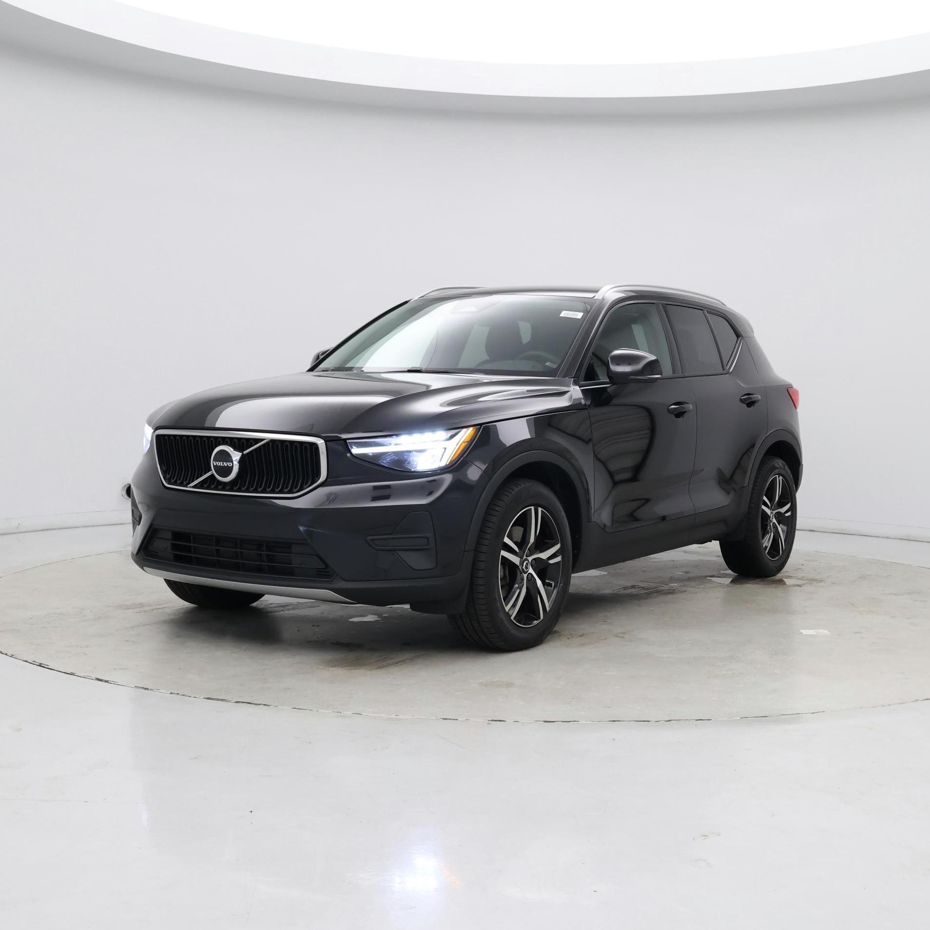 Thumbnail: 2023 Volvo XC40 - 4