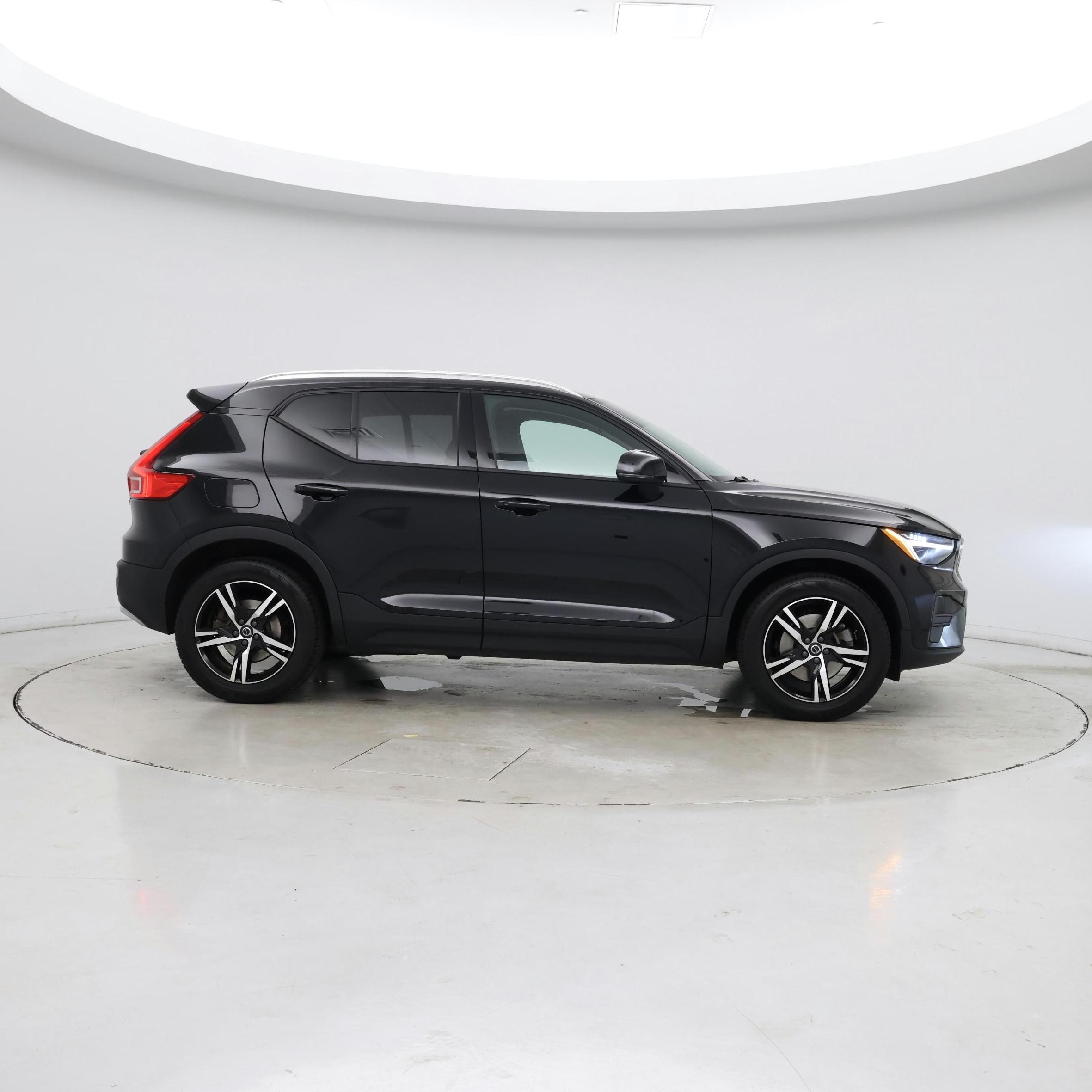 Thumbnail: 2023 Volvo XC40 - 7