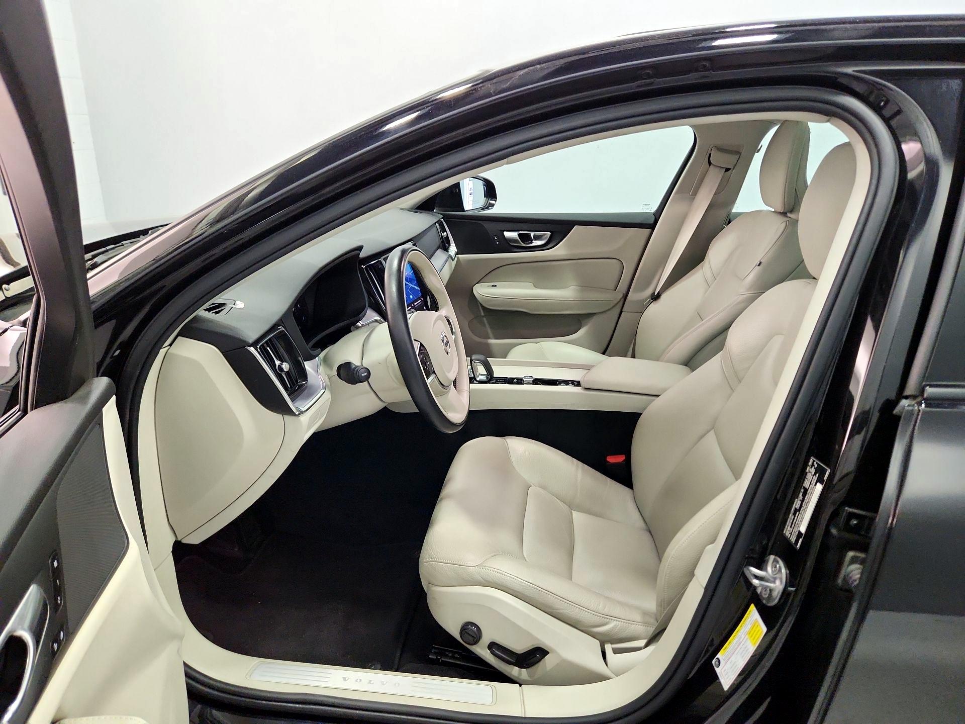 Thumbnail: 2025 Volvo S60 - 11