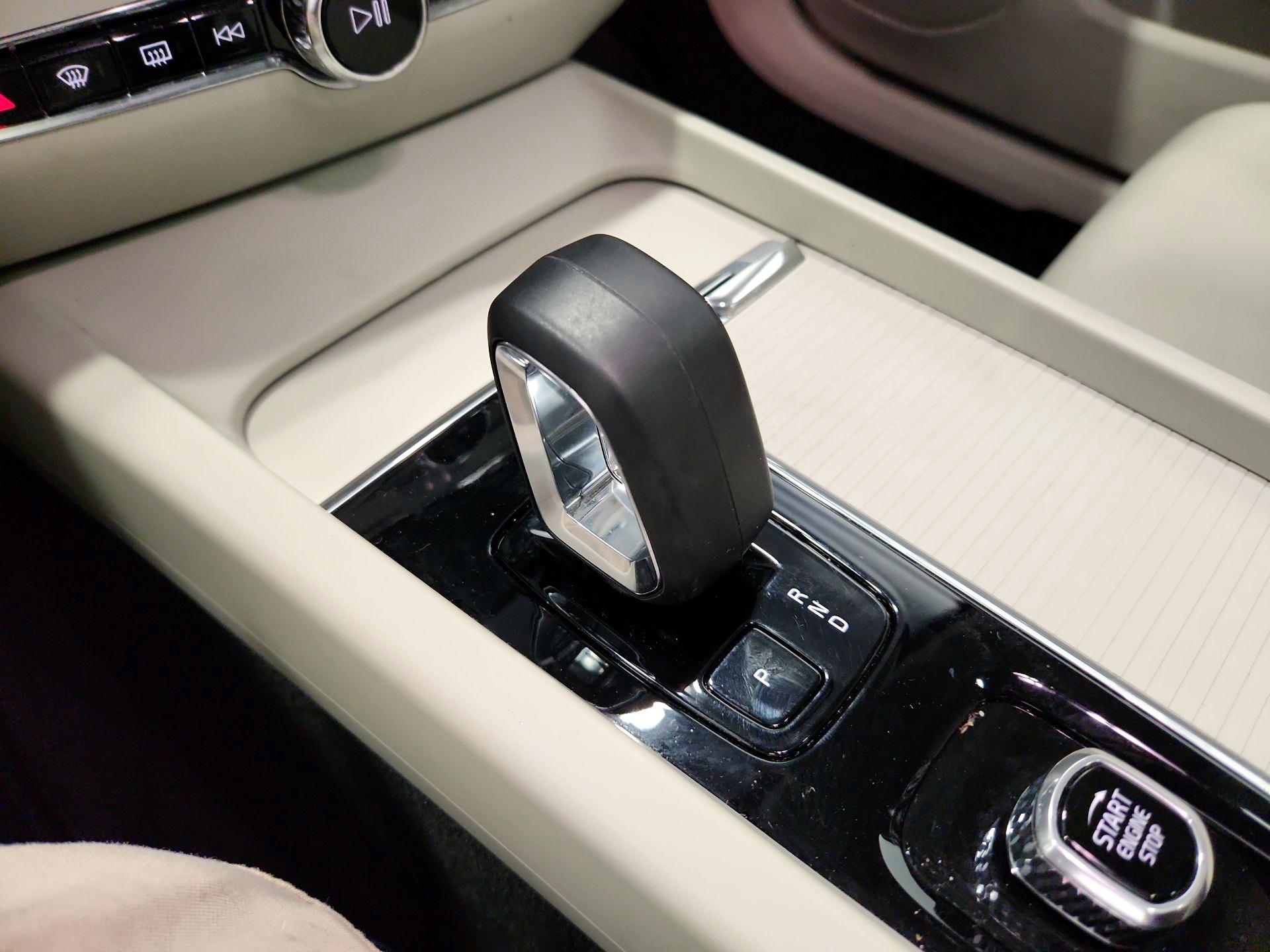 Thumbnail: 2025 Volvo S60 - 17