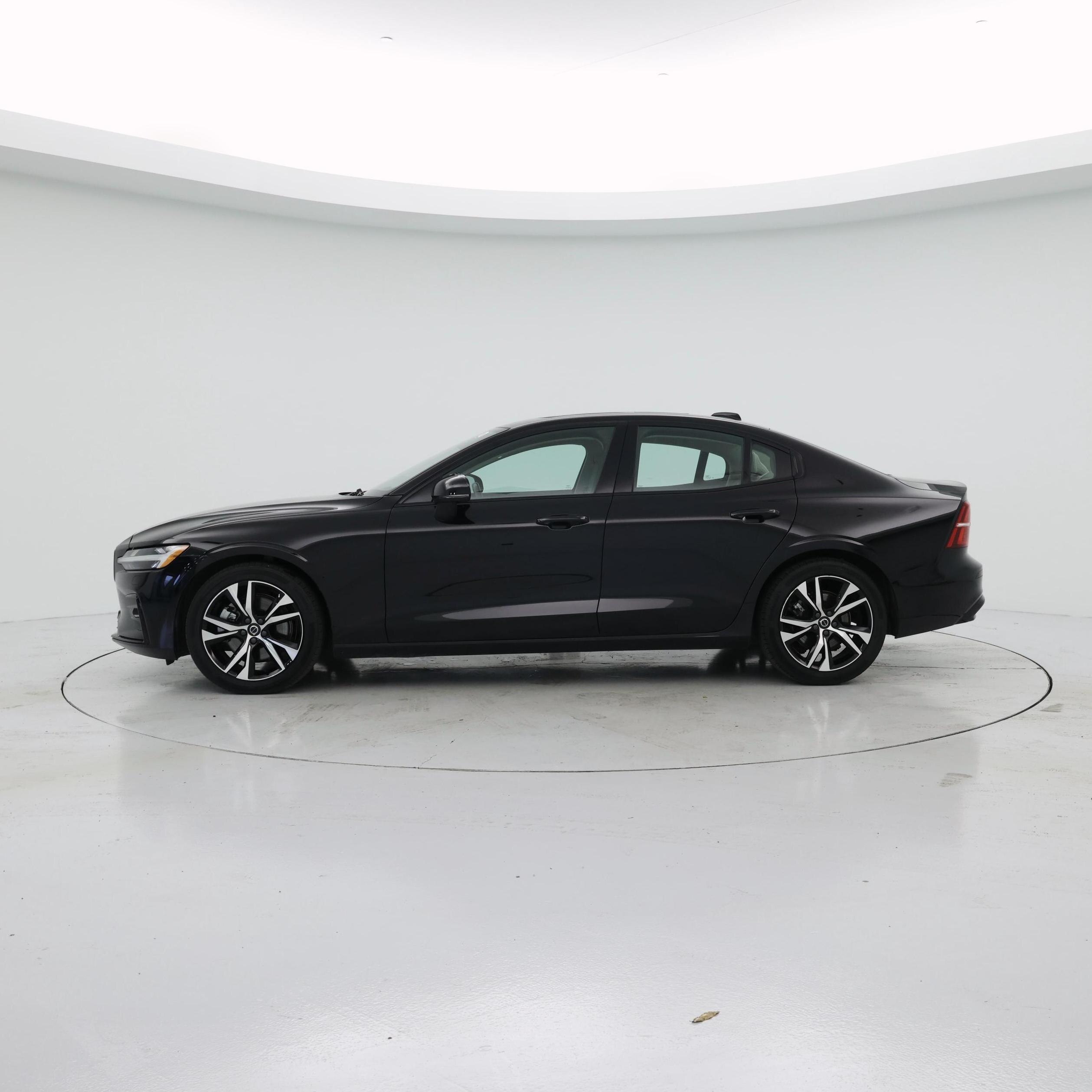 Thumbnail: 2025 Volvo S60 - 3